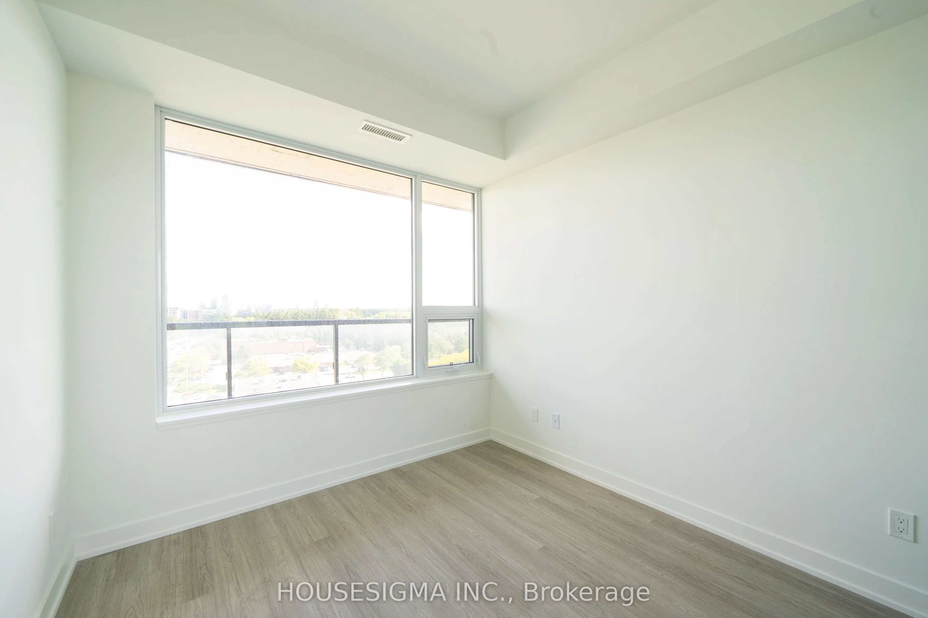 8188 Yonge Street #820