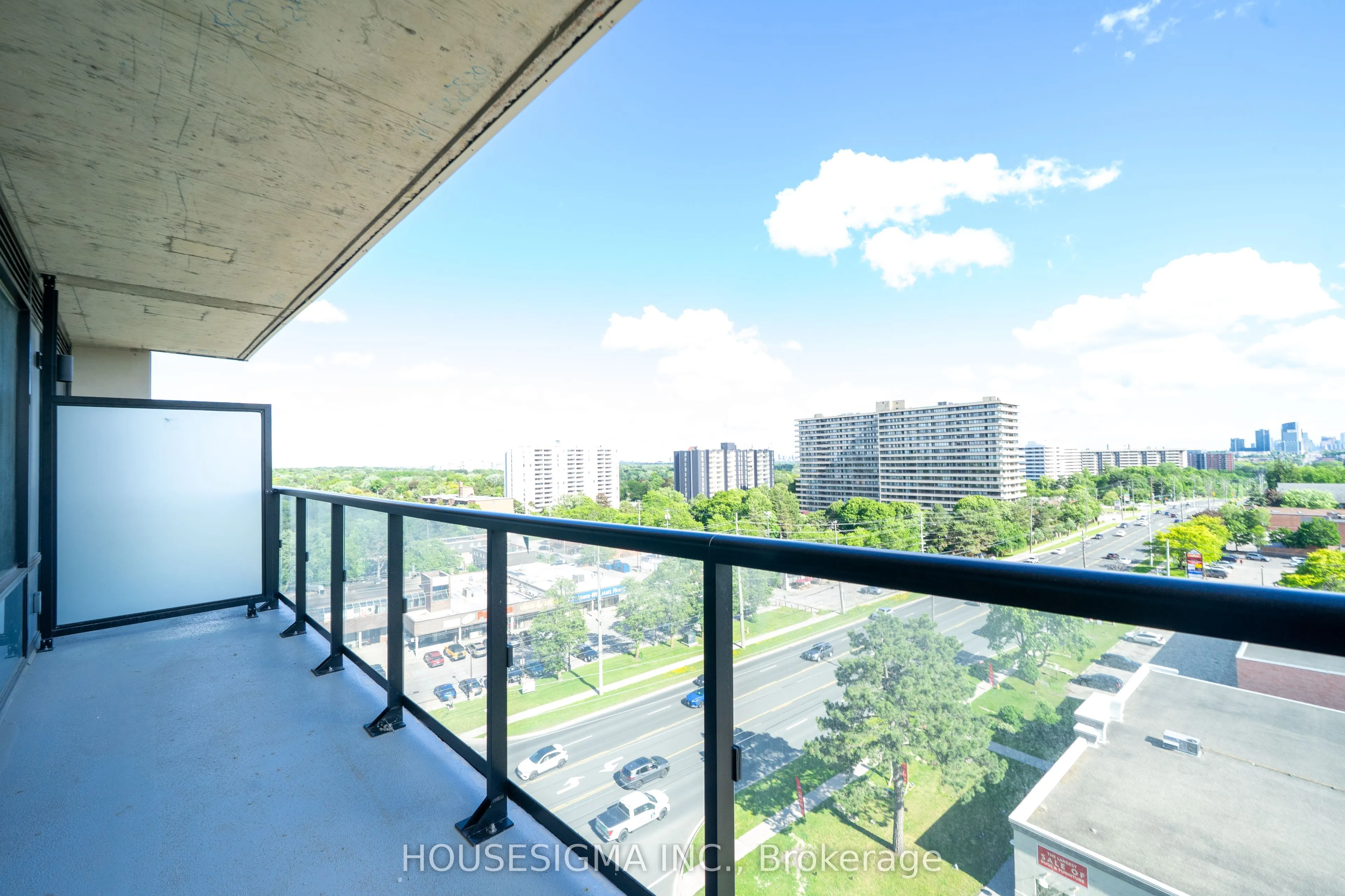 8188 Yonge Street #820
