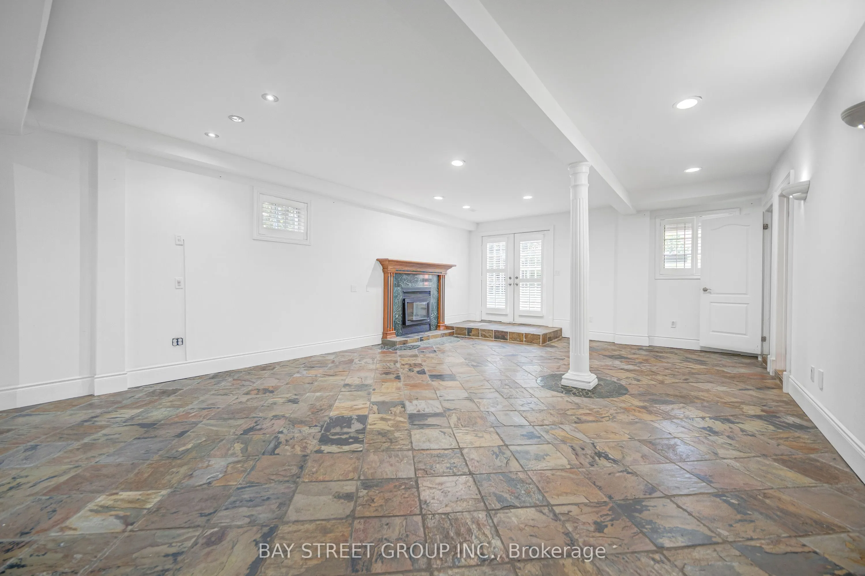 231 Shaftsbury Avenue N