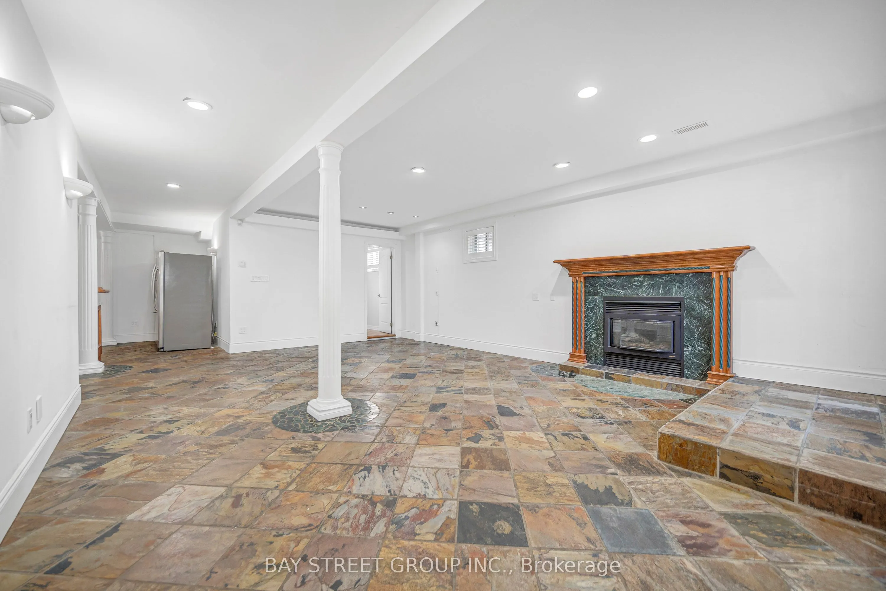 231 Shaftsbury Avenue N