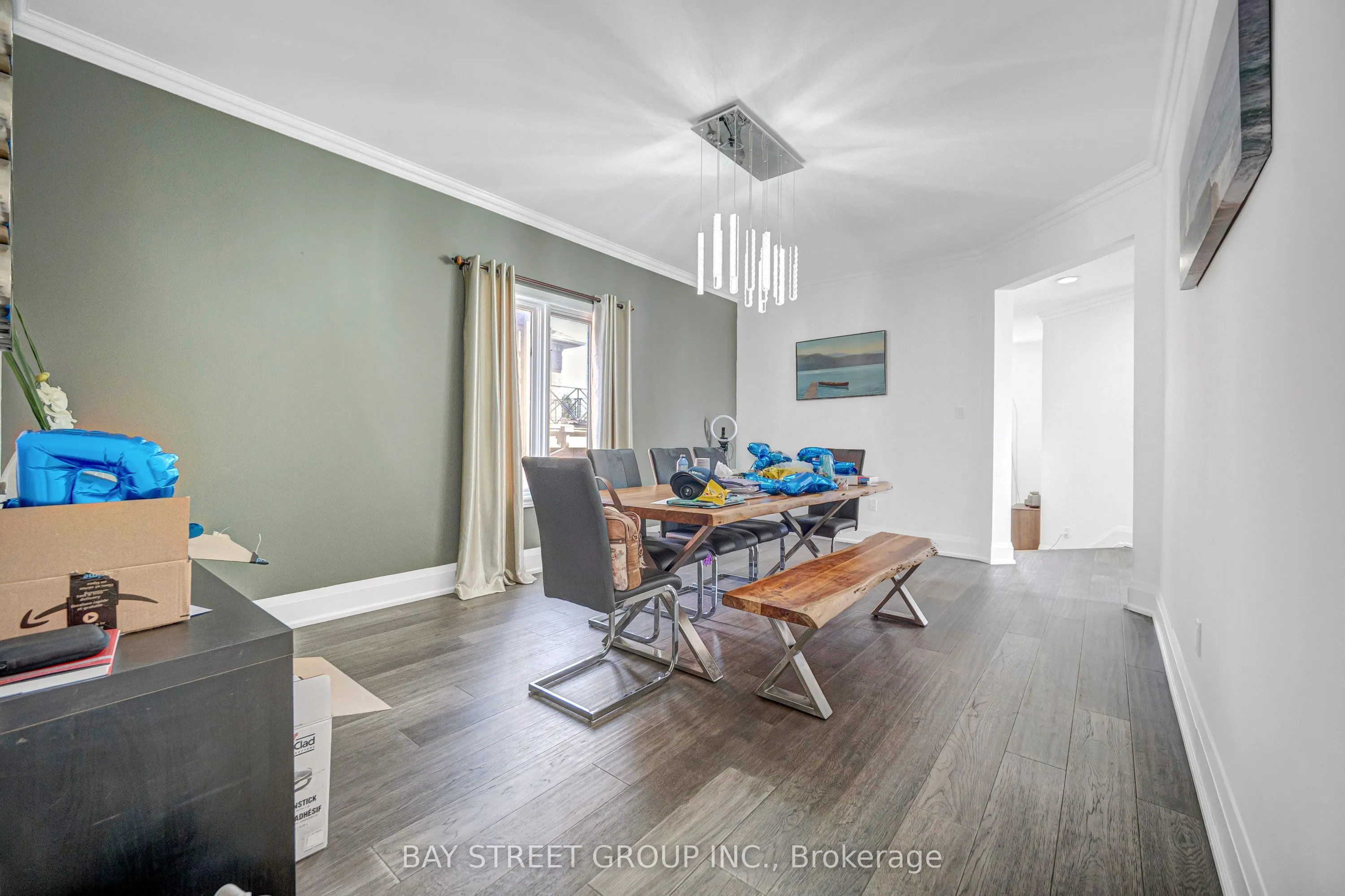231 Shaftsbury Avenue N