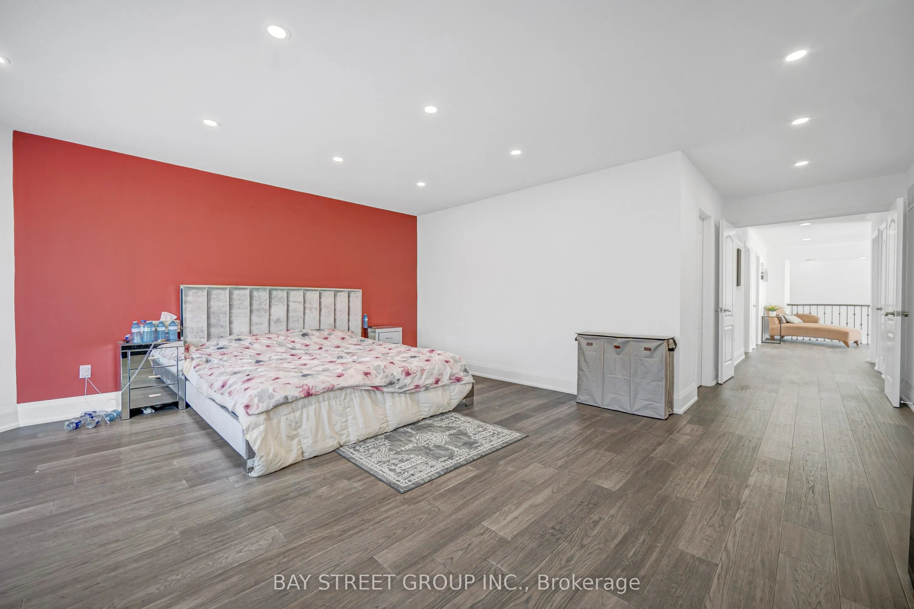 231 Shaftsbury Avenue N
