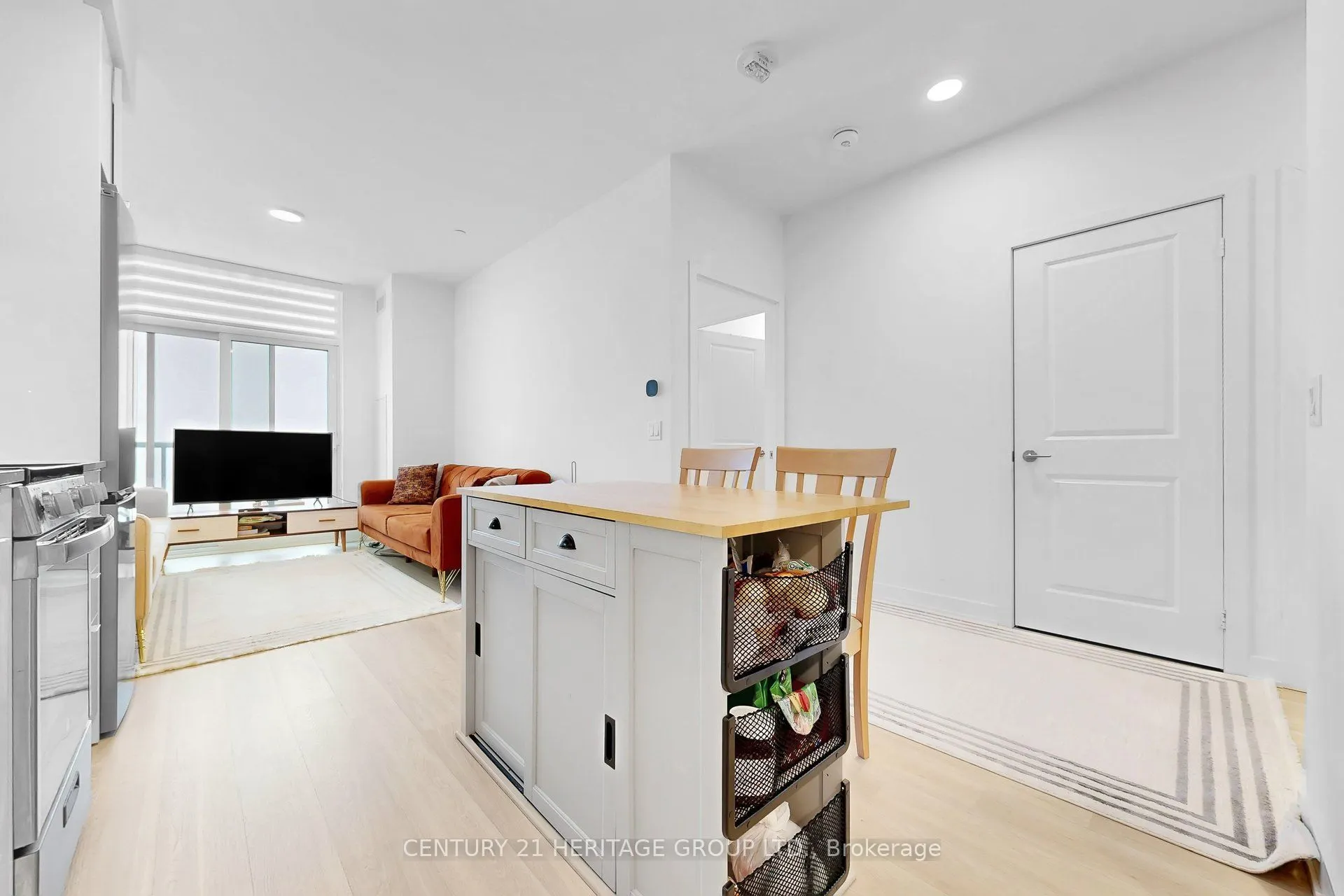 30 Upper Mall Way #3504