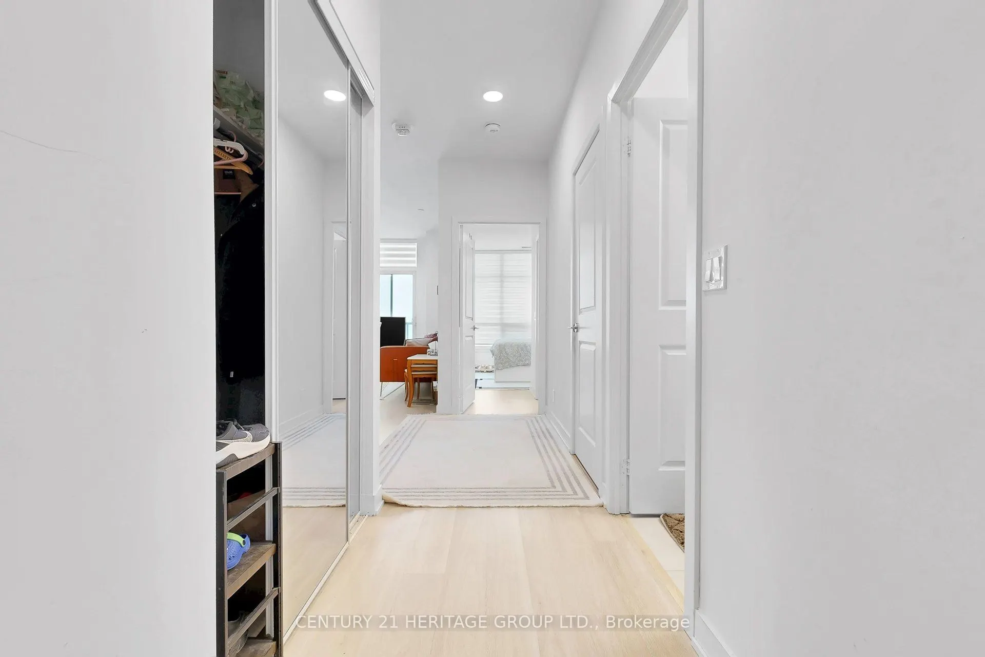 30 Upper Mall Way #3504