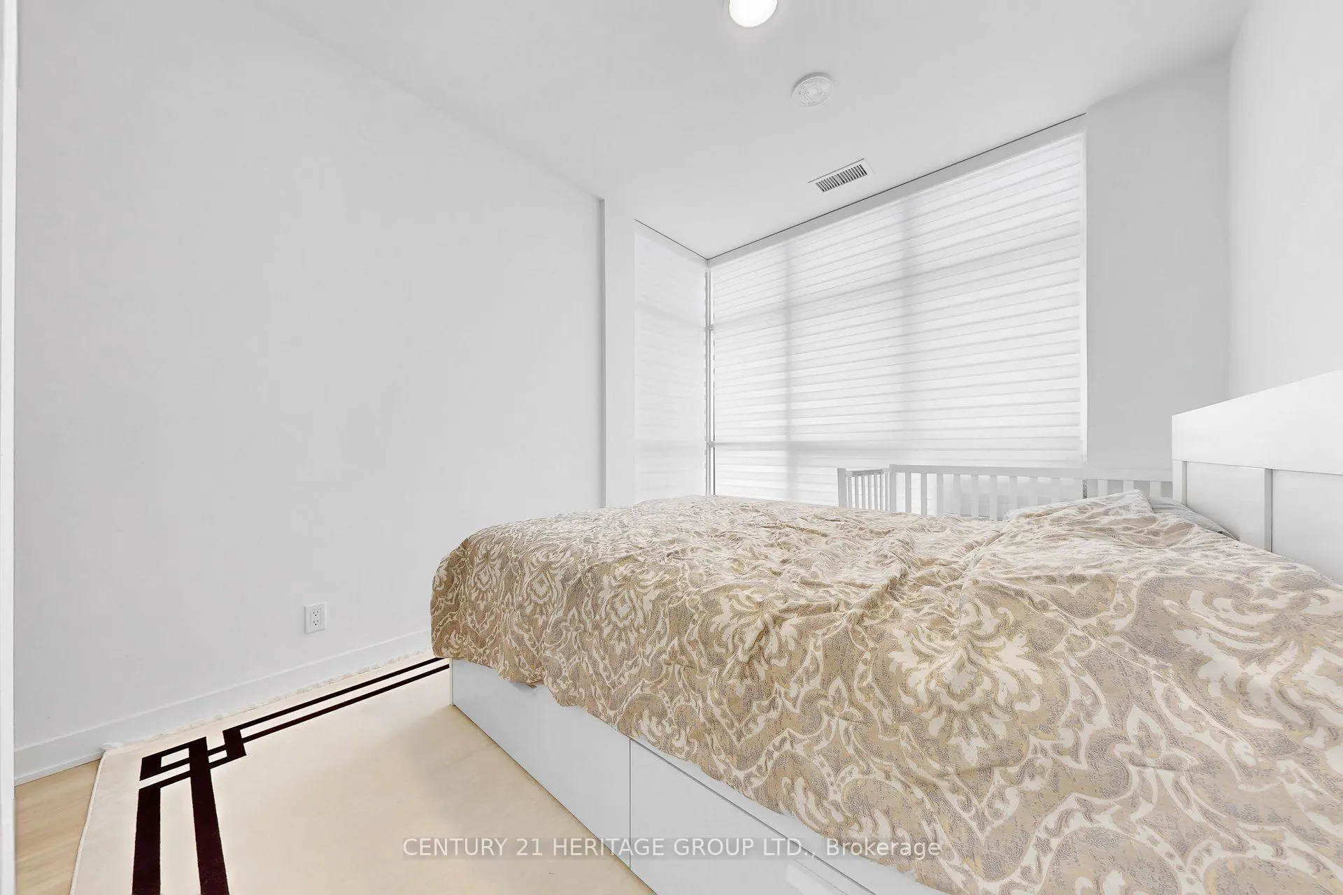30 Upper Mall Way #3504