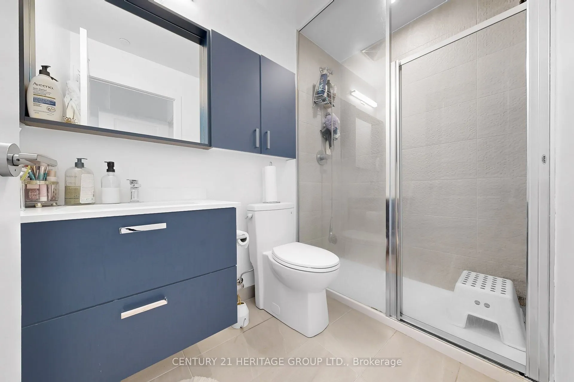 30 Upper Mall Way #3504