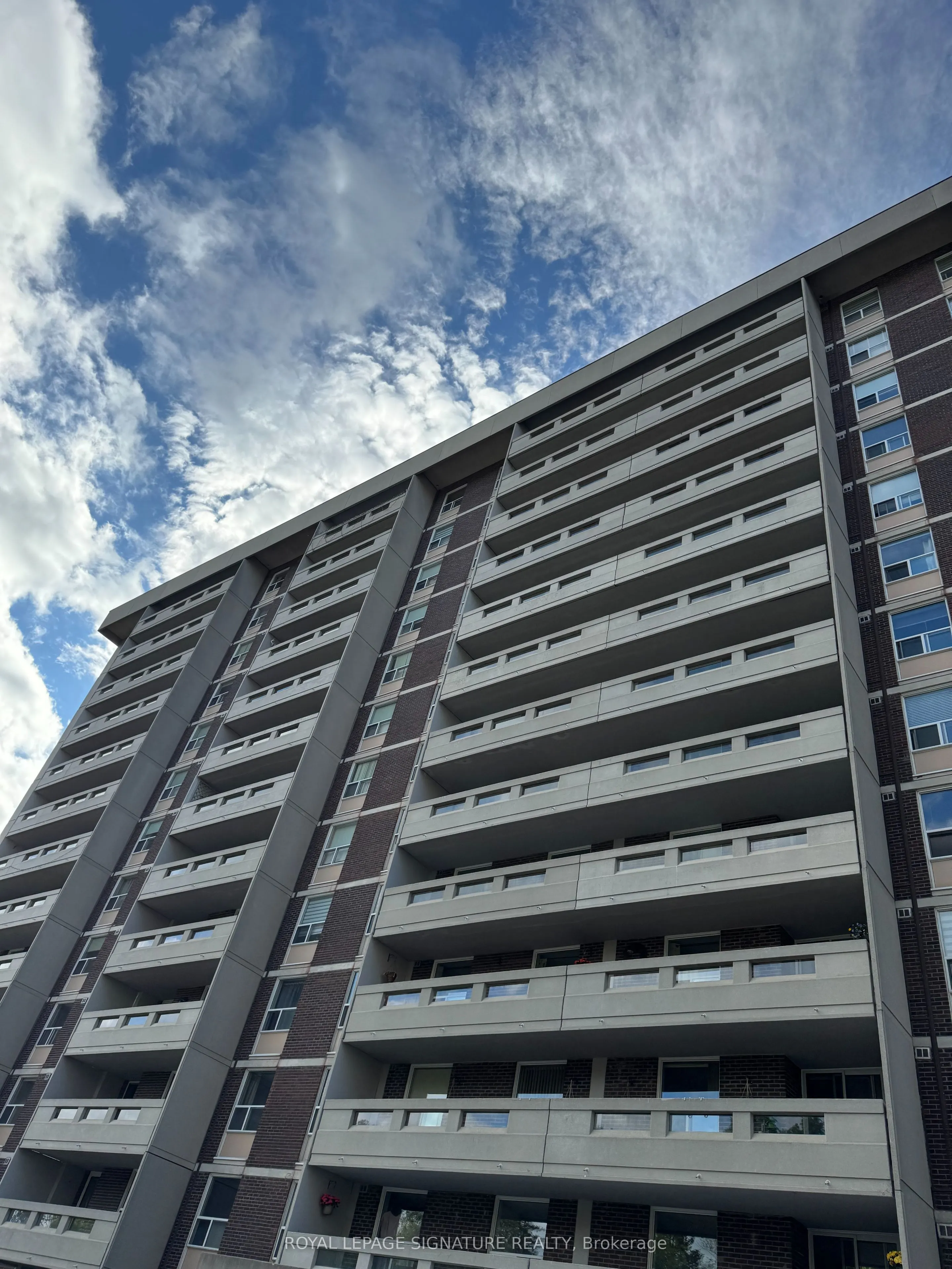 60 INVERLOCHY Boulevard #1210