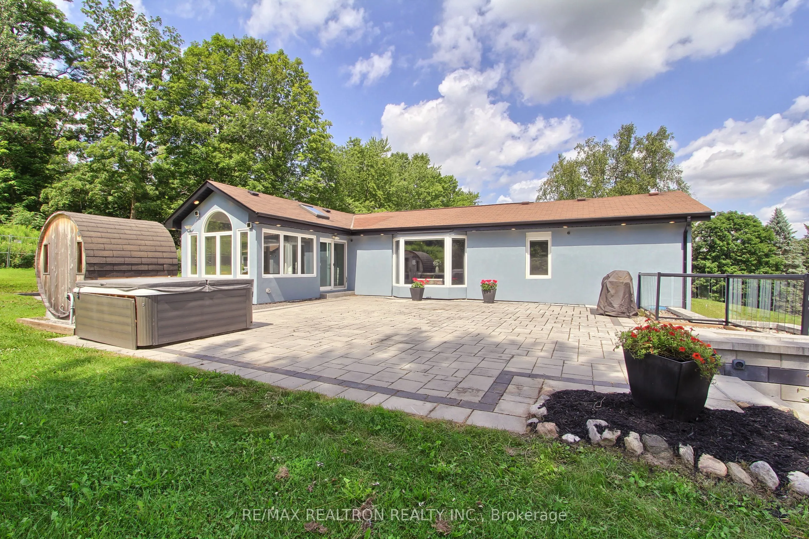 3433 Mount Albert Road