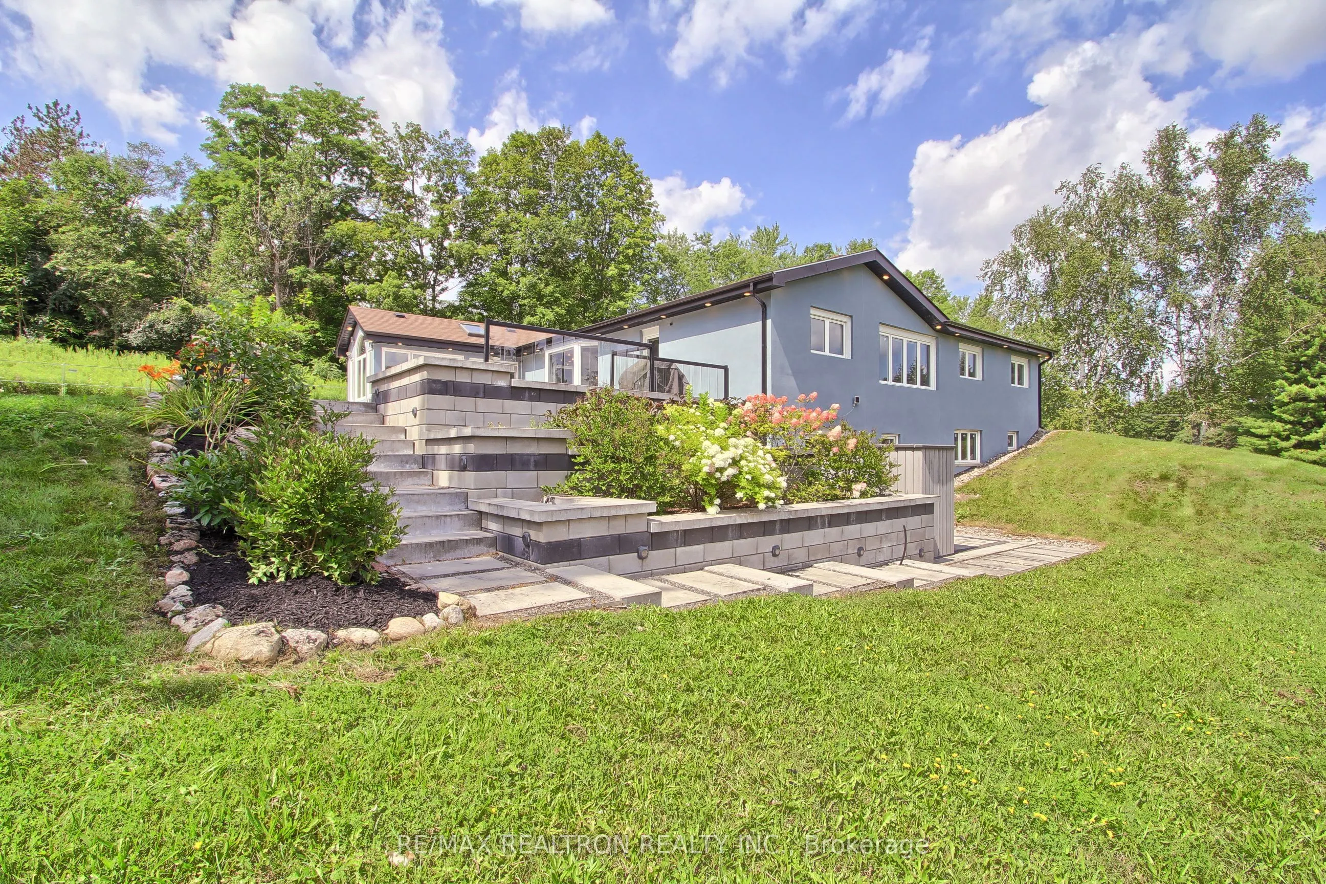 3433 Mount Albert Road