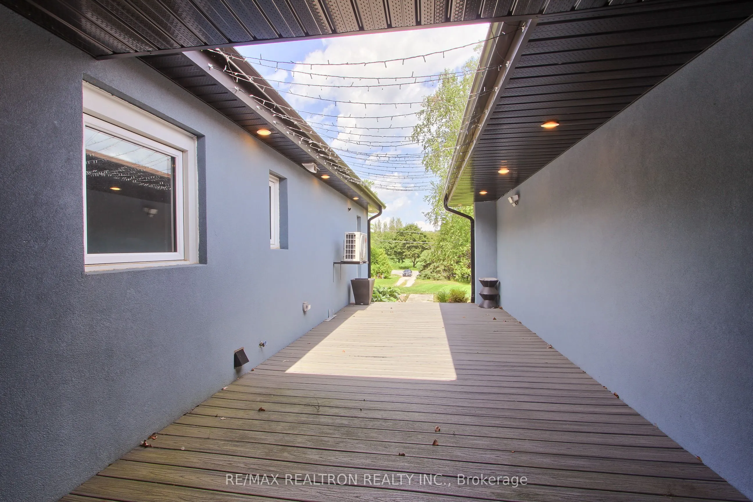 3433 Mount Albert Road