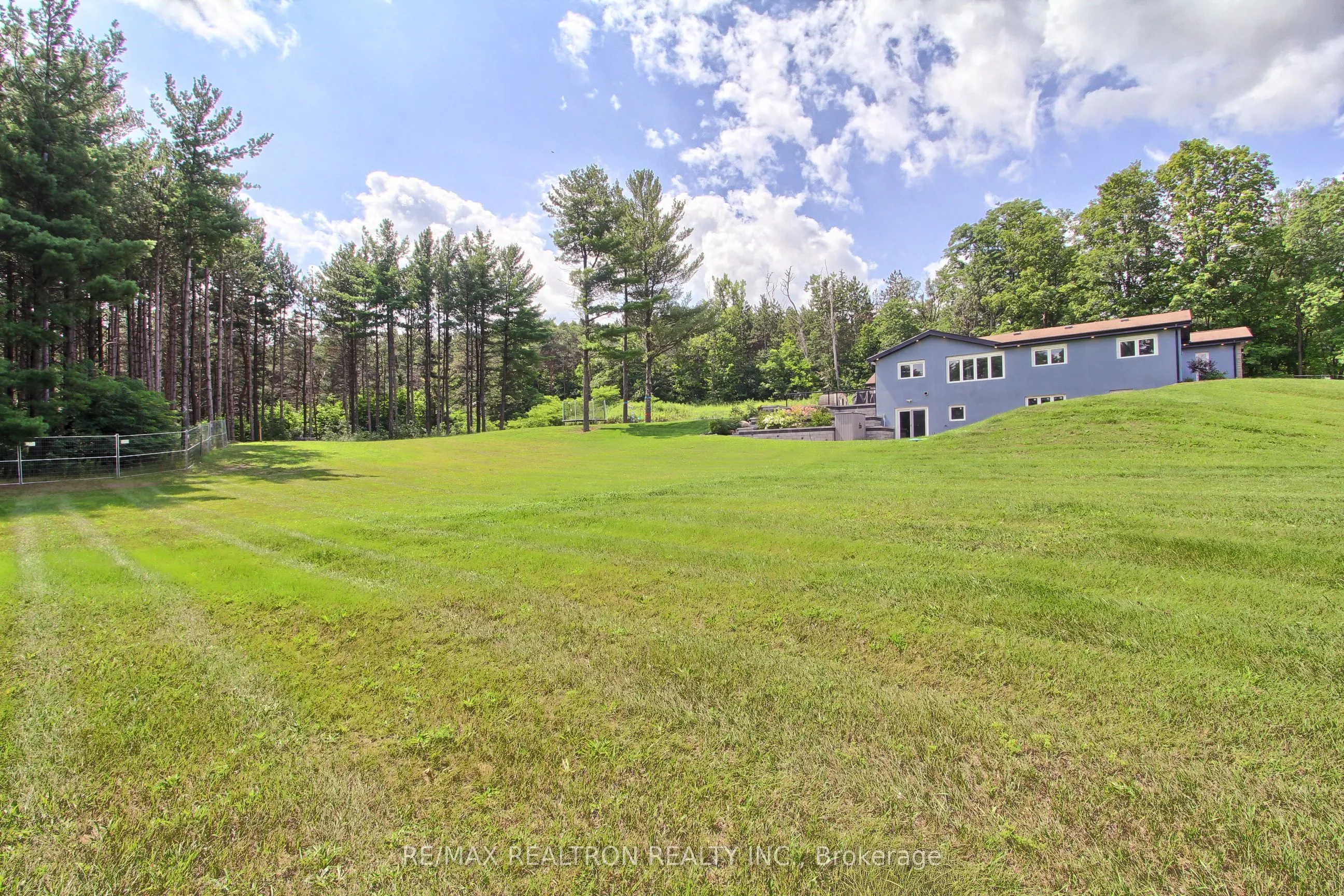 3433 Mount Albert Road