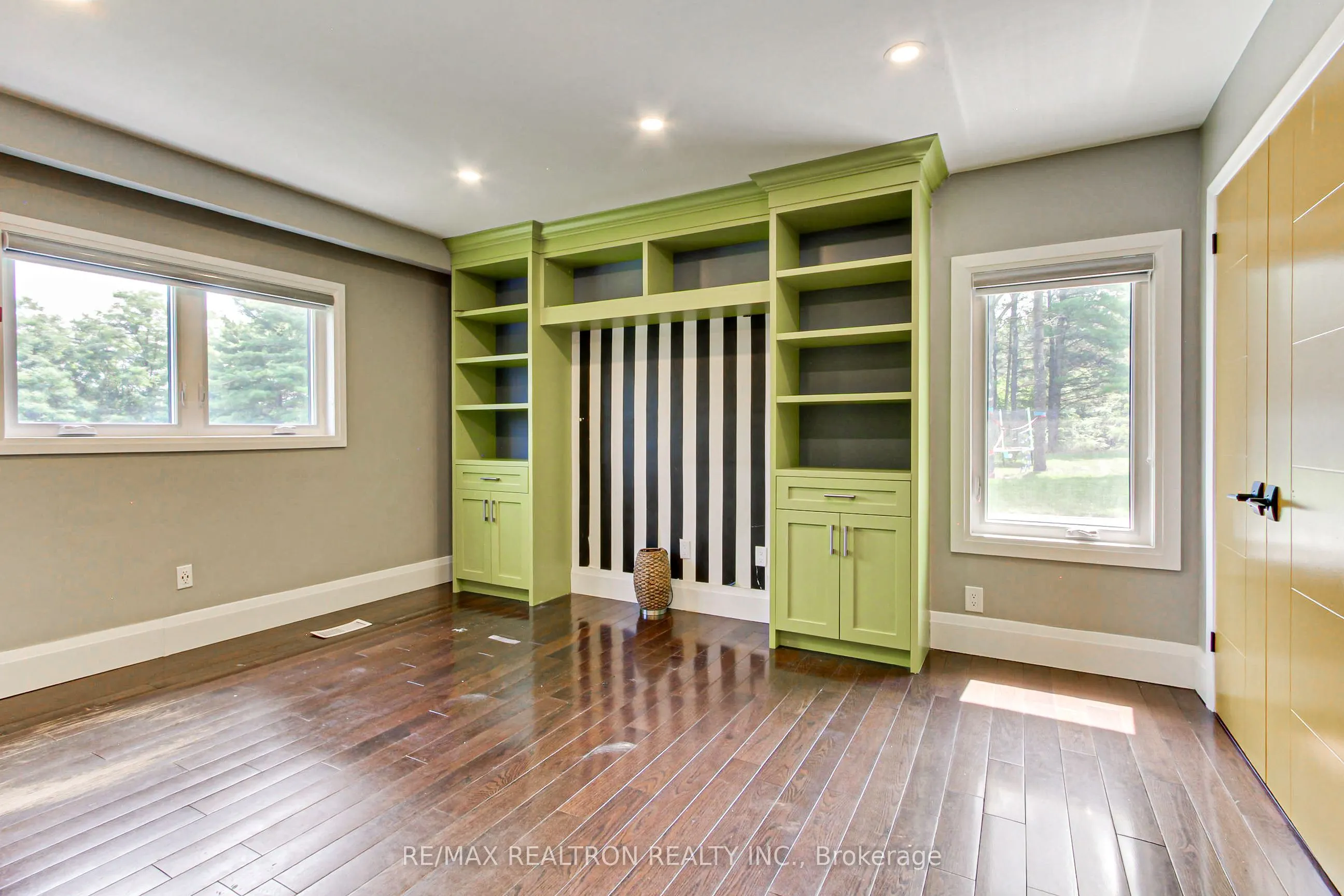 3433 Mount Albert Road