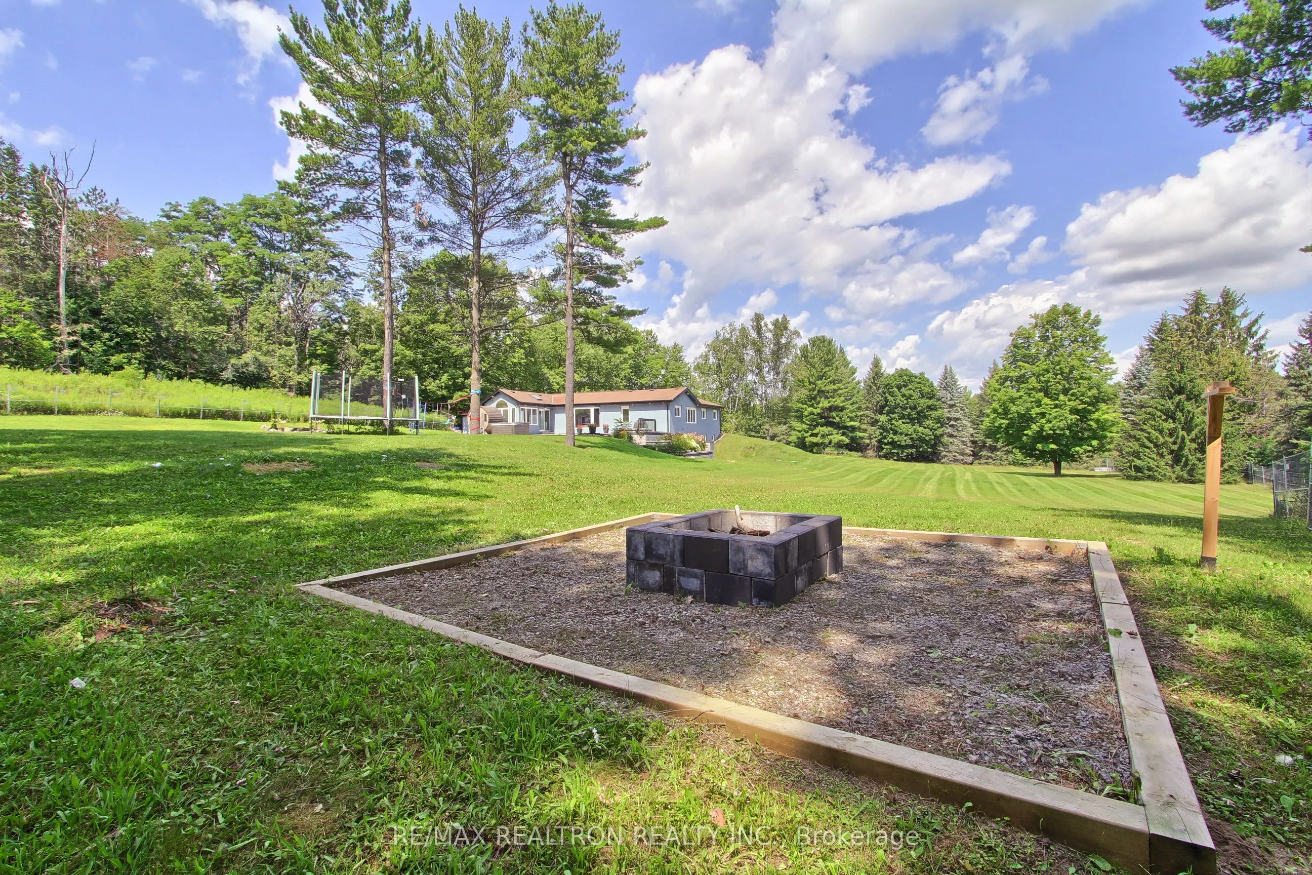 3433 Mount Albert Road