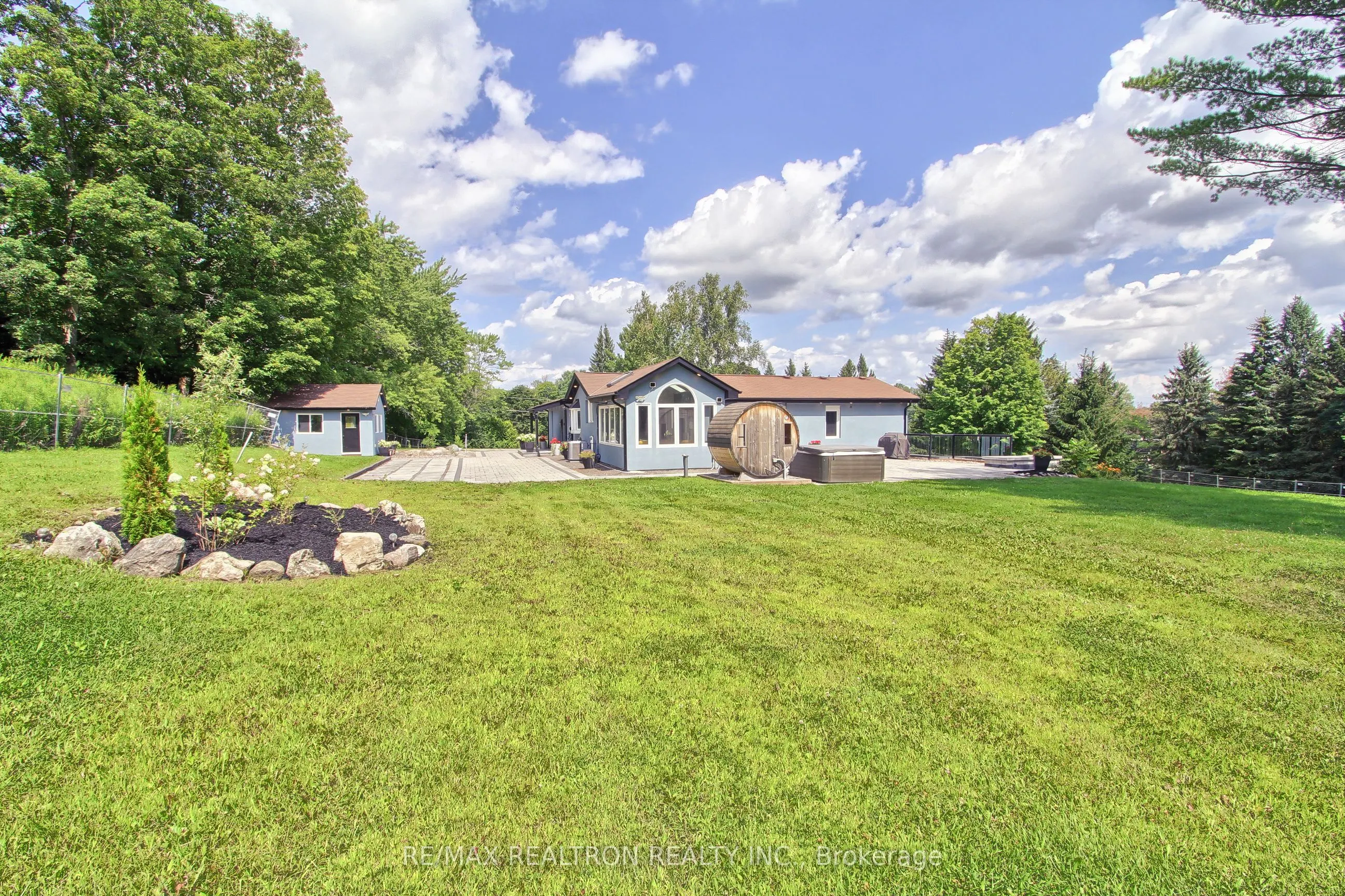 3433 Mount Albert Road
