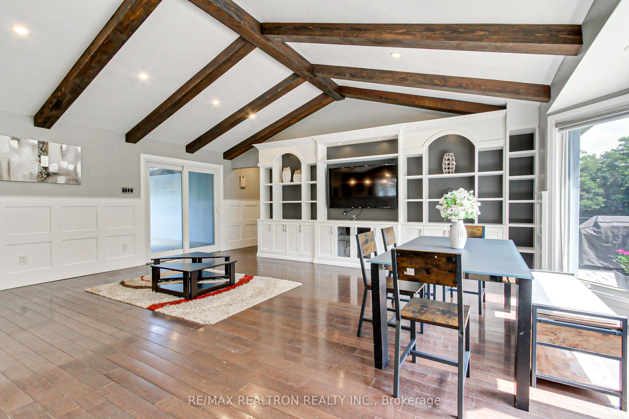 3433 Mount Albert Road