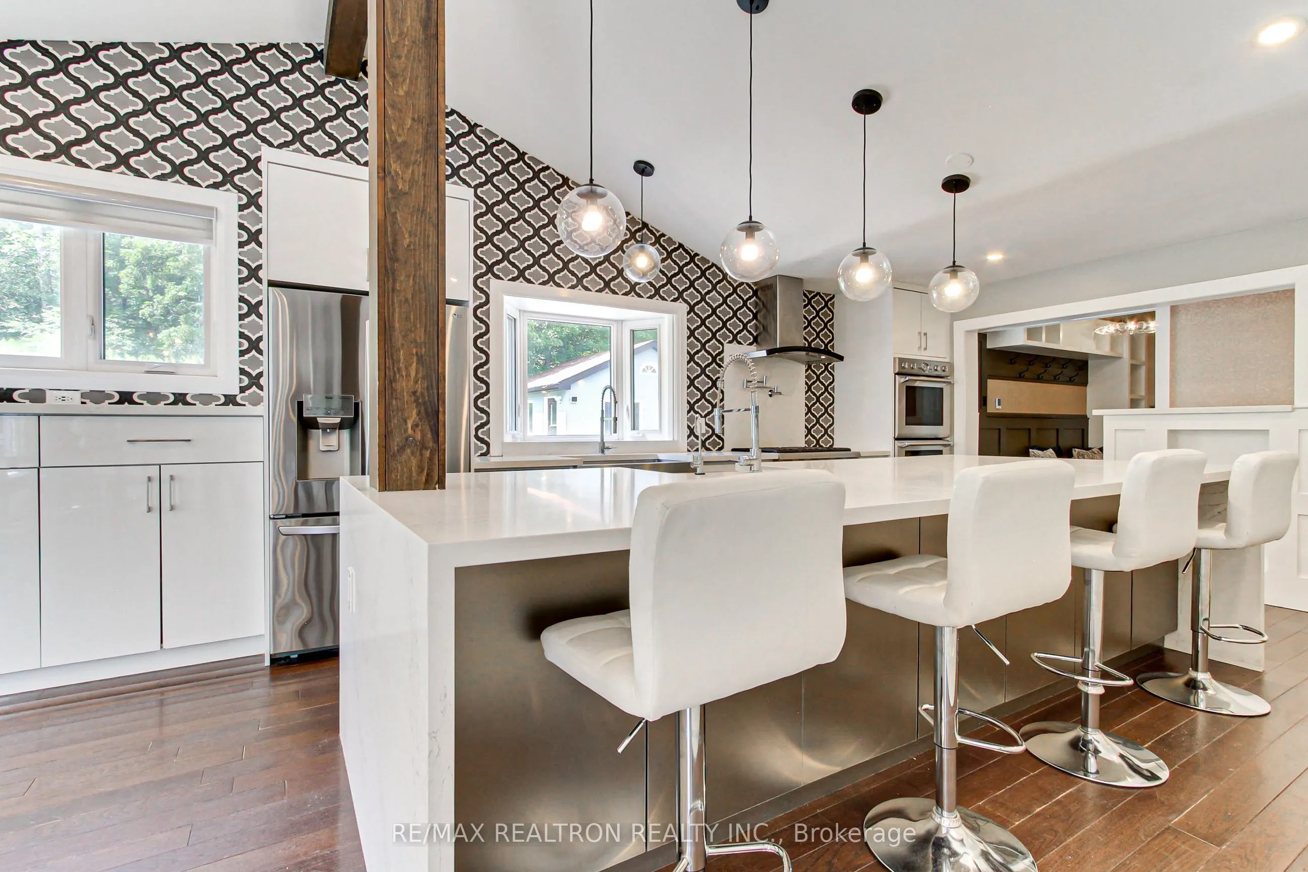 3433 Mount Albert Road