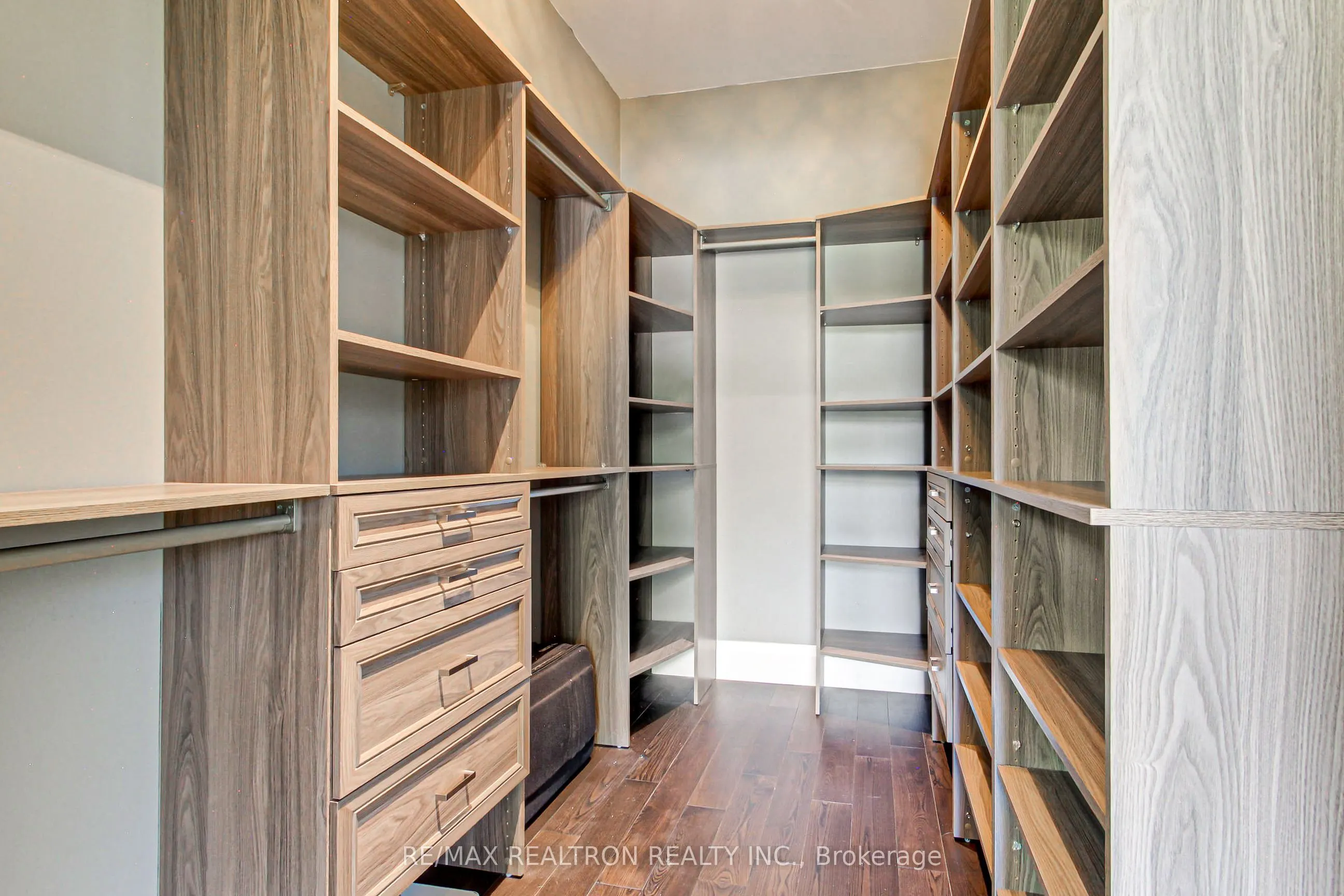 3433 Mount Albert Road