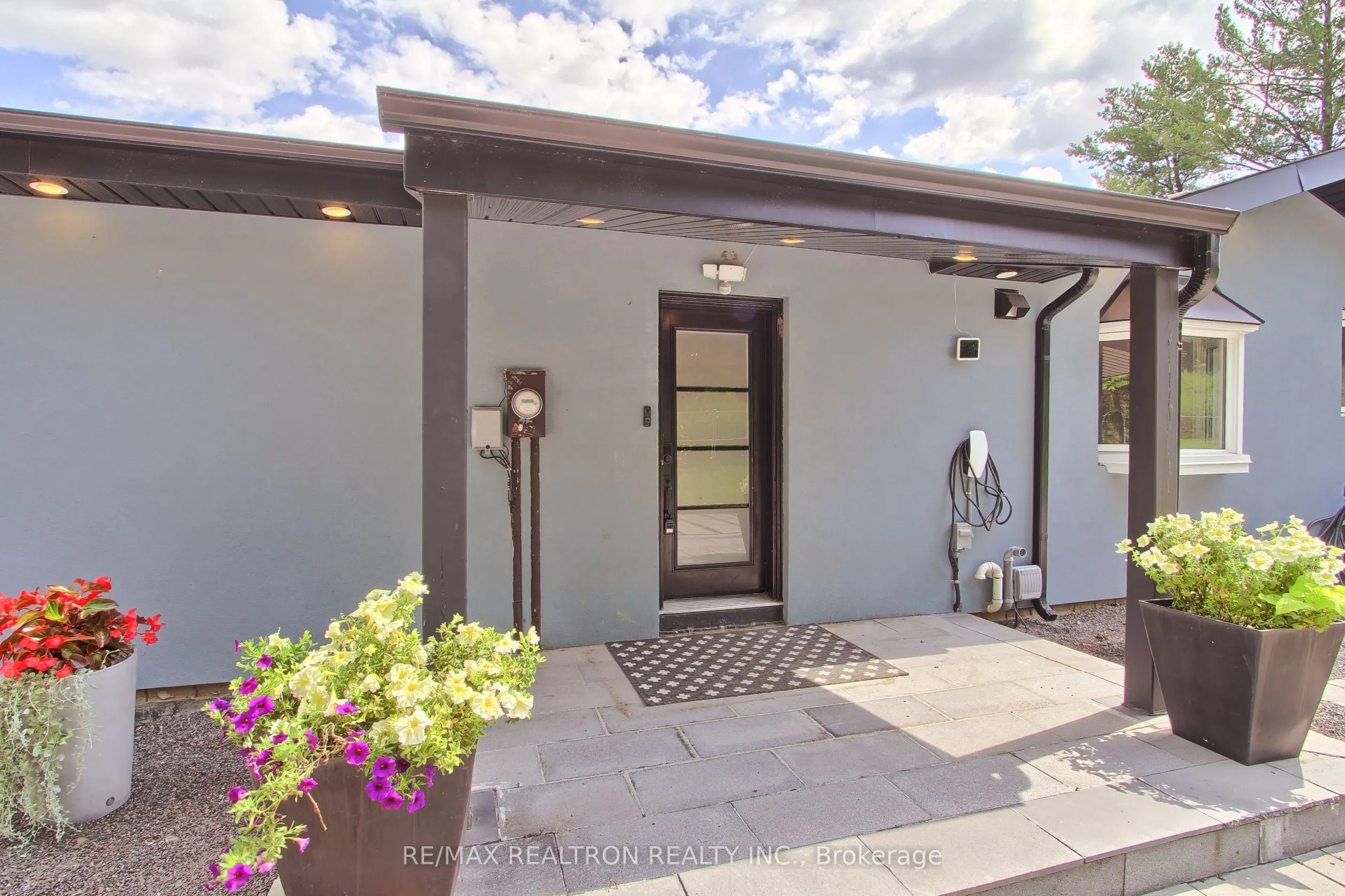 3433 Mount Albert Road