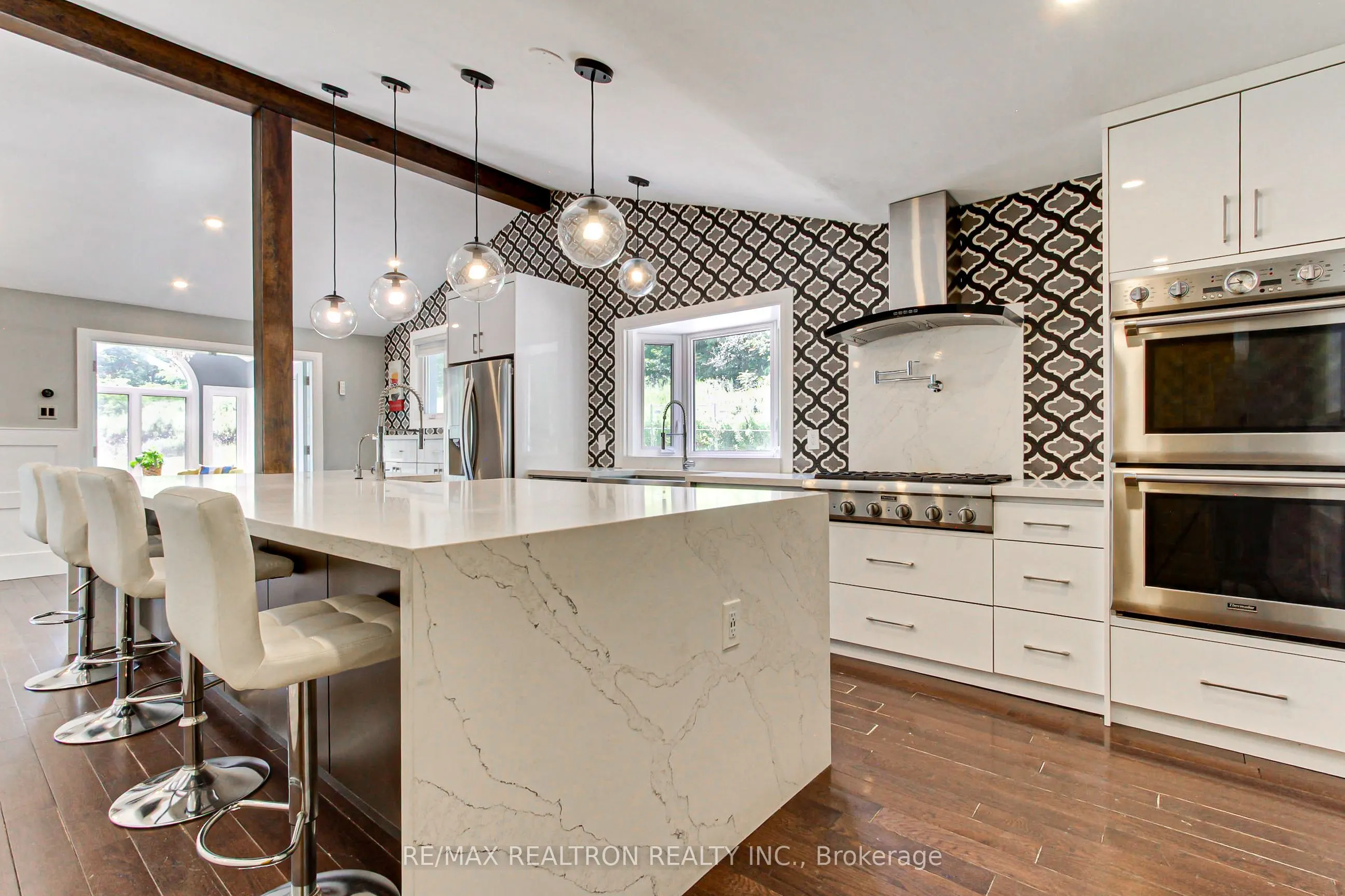 3433 Mount Albert Road
