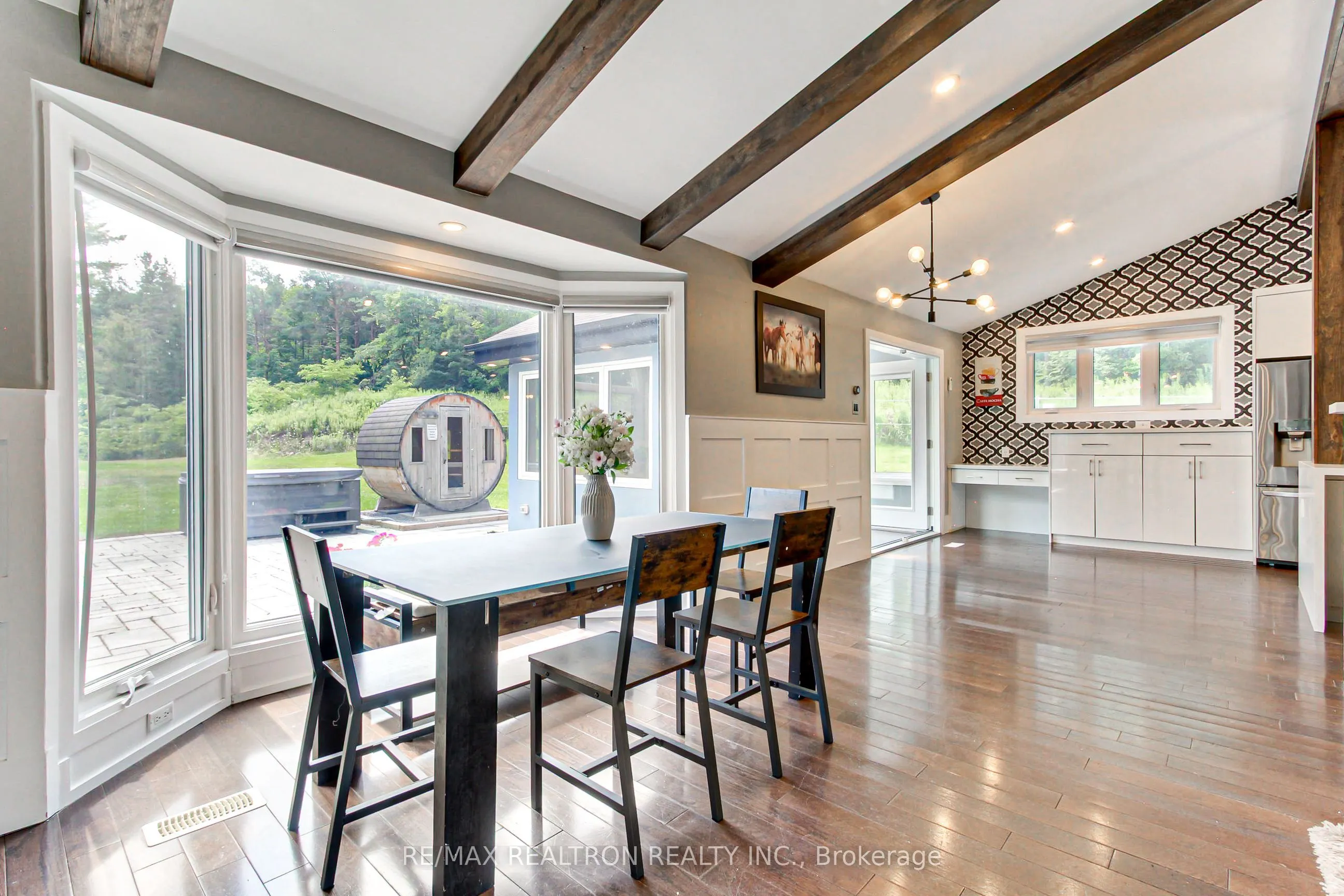 3433 Mount Albert Road
