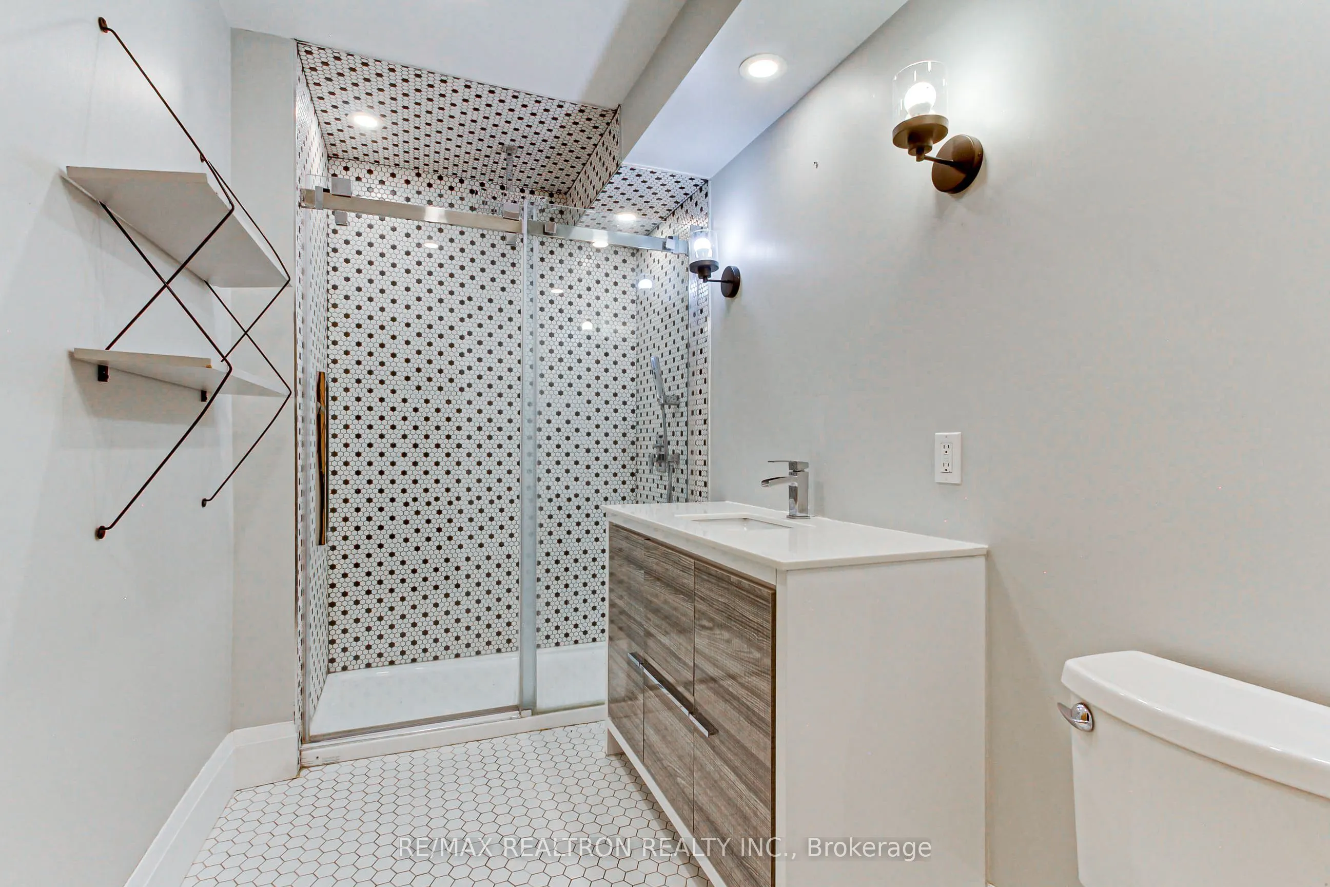 3433 Mount Albert Road