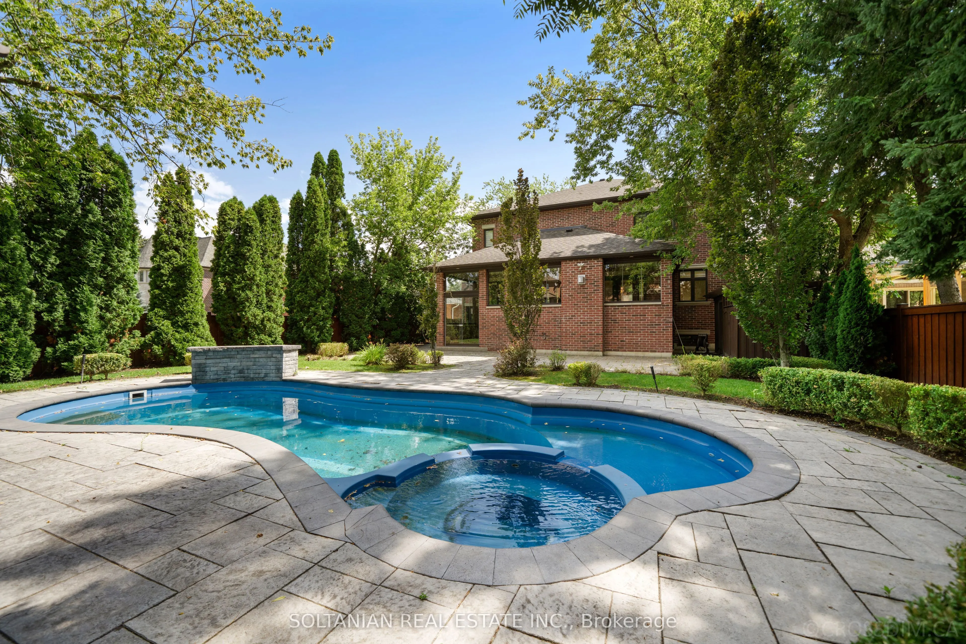 74 Yongehurst Road