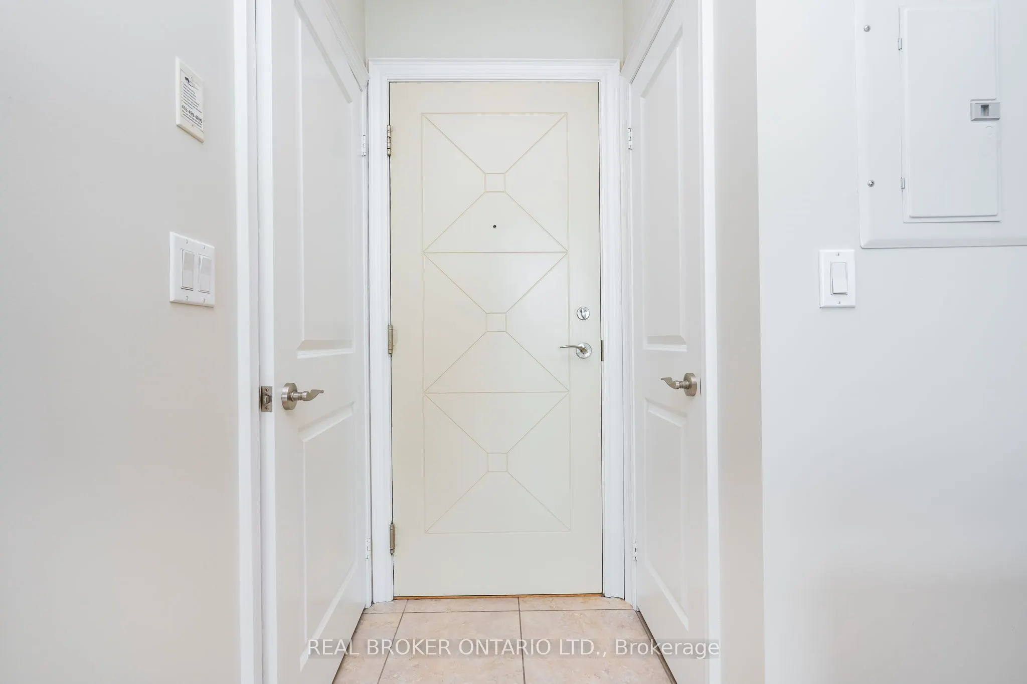 18 Harding Boulevard #PH208