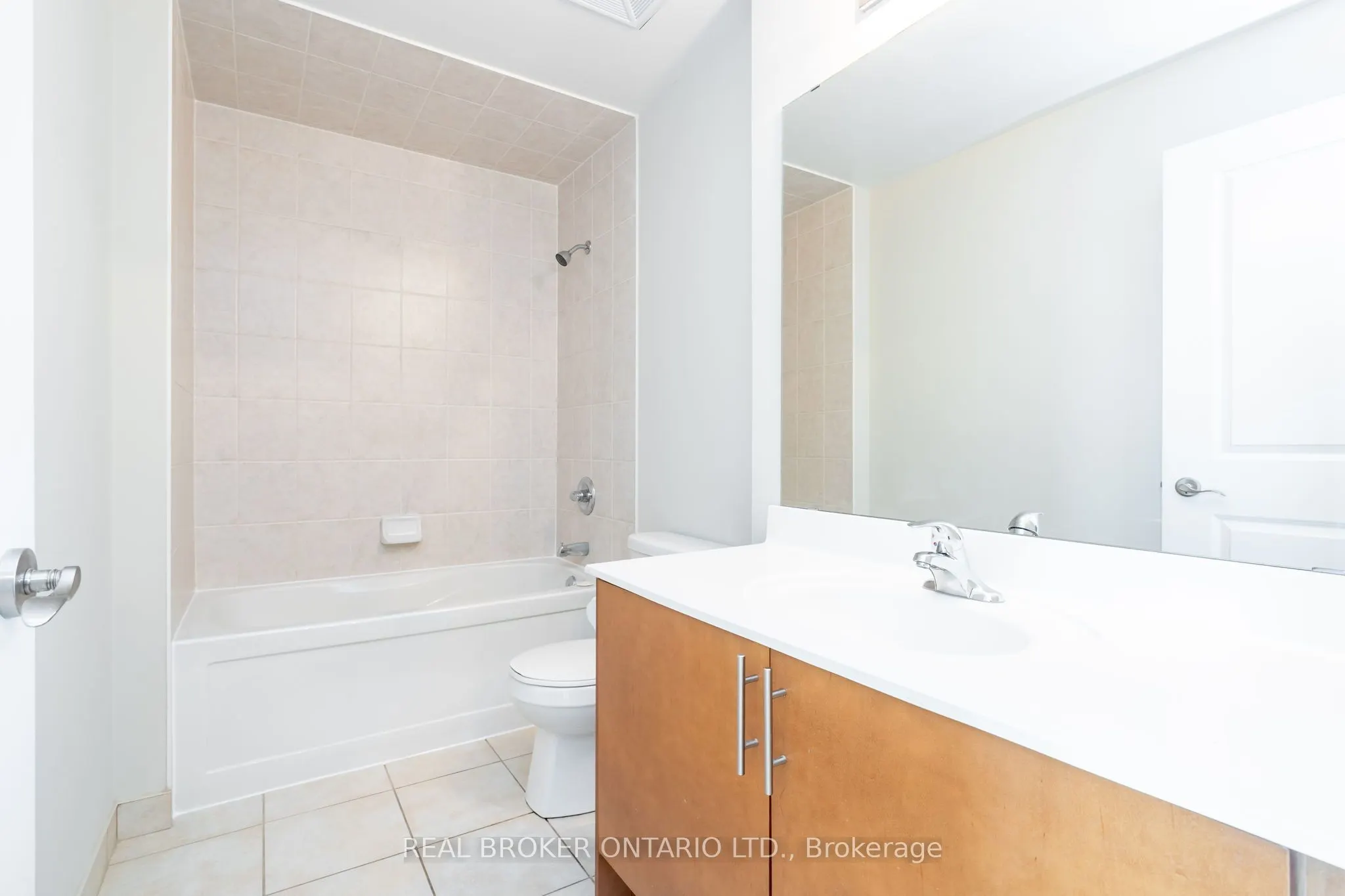 18 Harding Boulevard #PH208