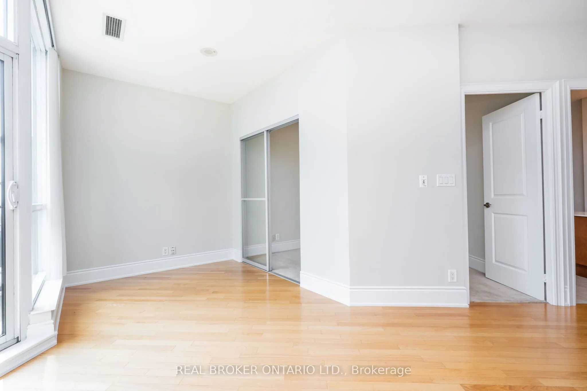 18 Harding Boulevard #PH208