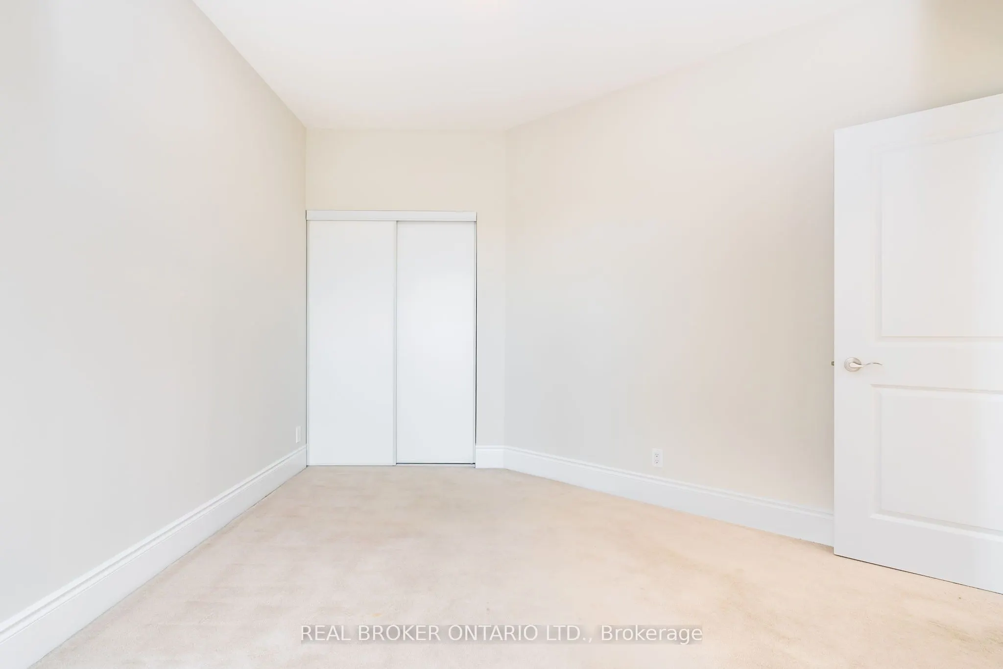 18 Harding Boulevard #PH208