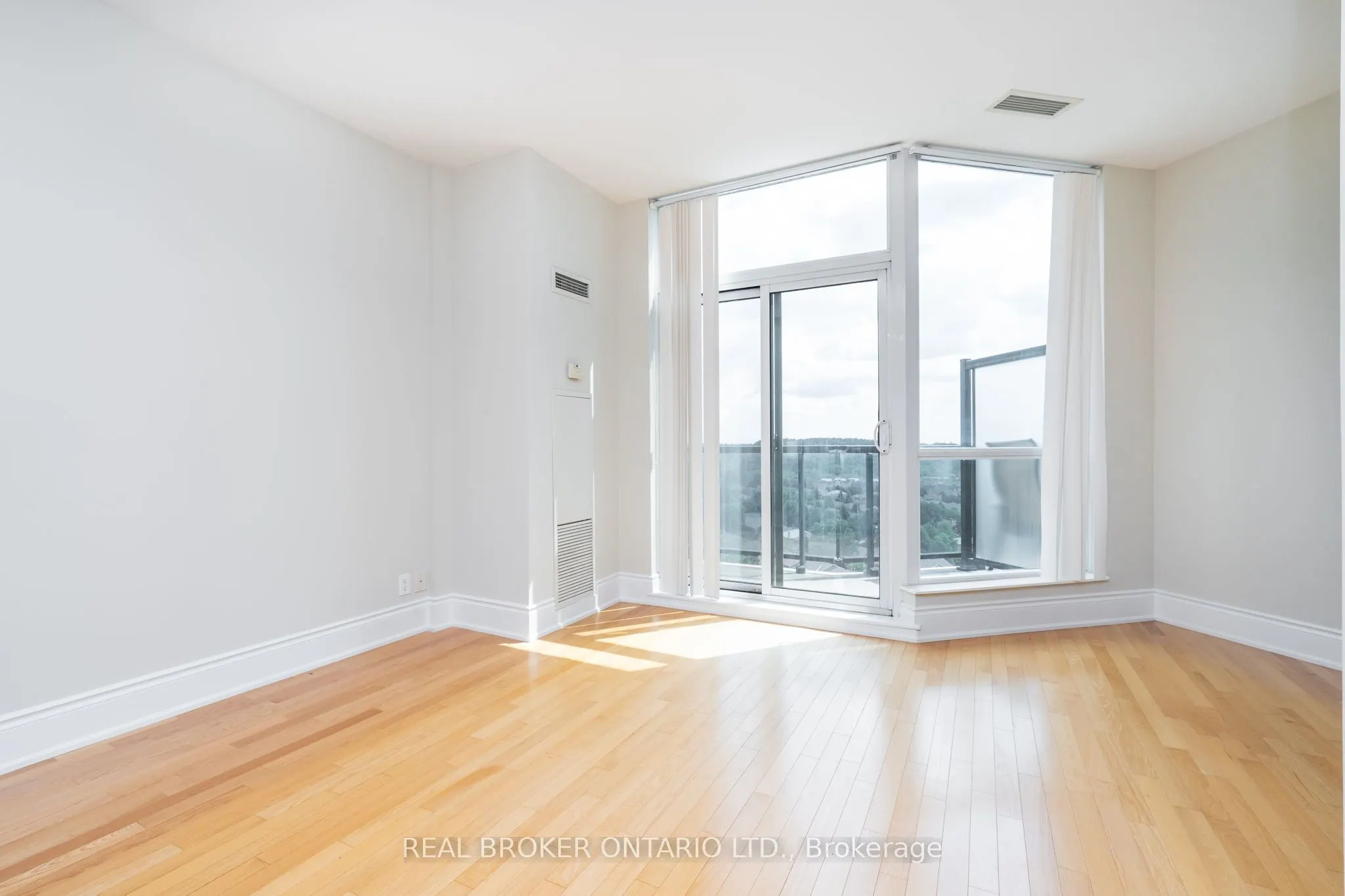 18 Harding Boulevard #PH208