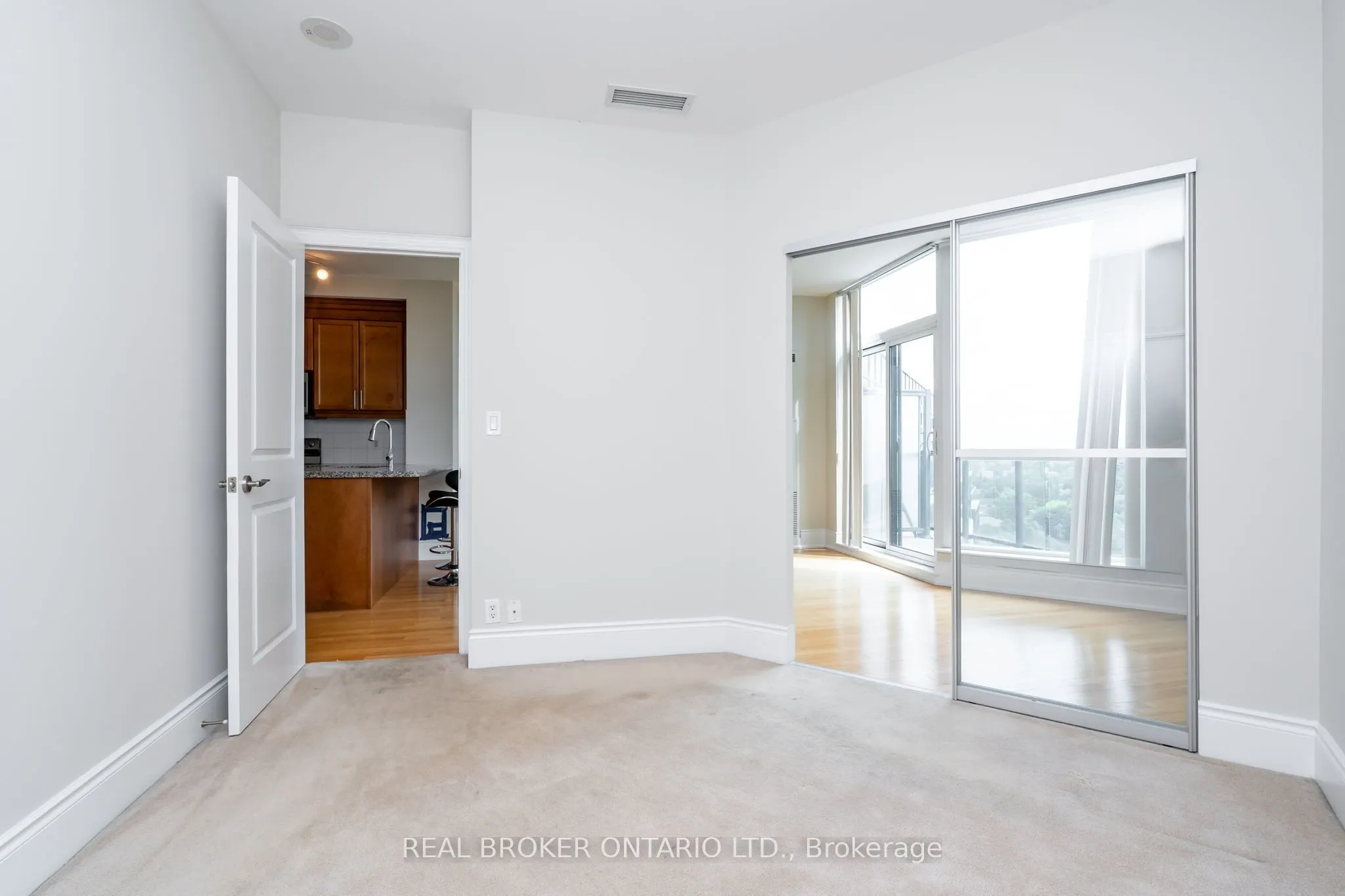 18 Harding Boulevard #PH208