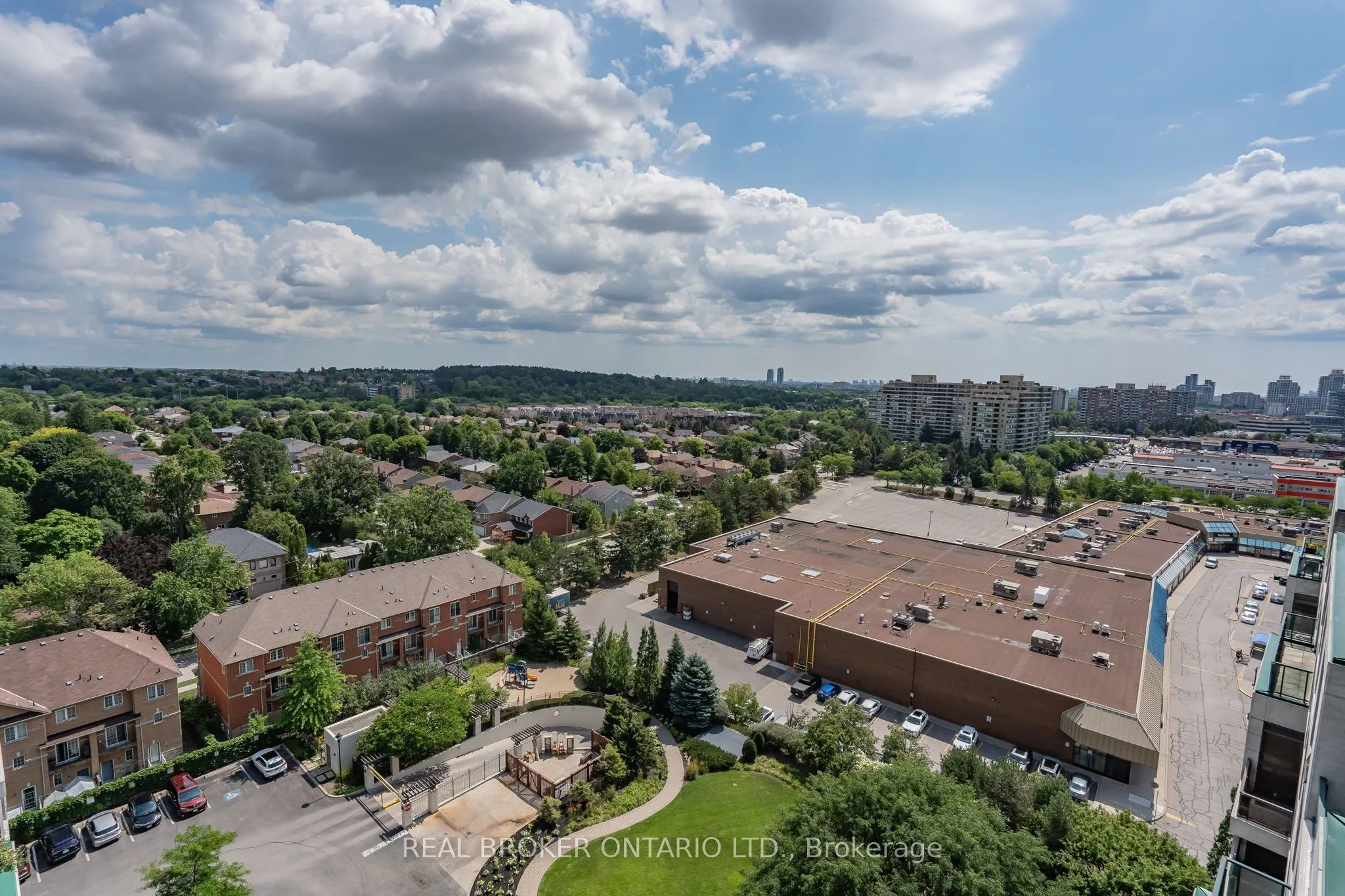 18 Harding Boulevard #PH208