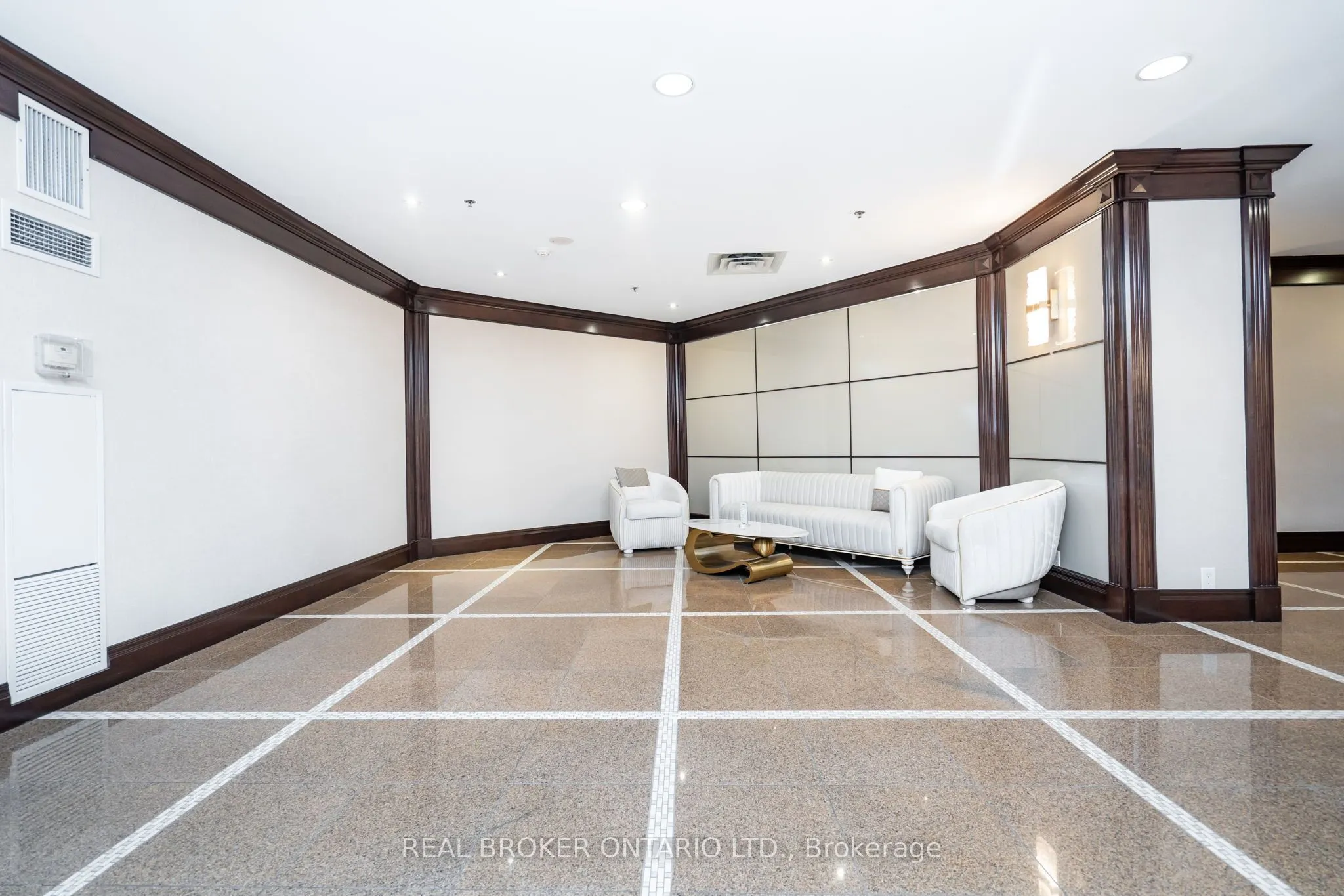 18 Harding Boulevard #PH208