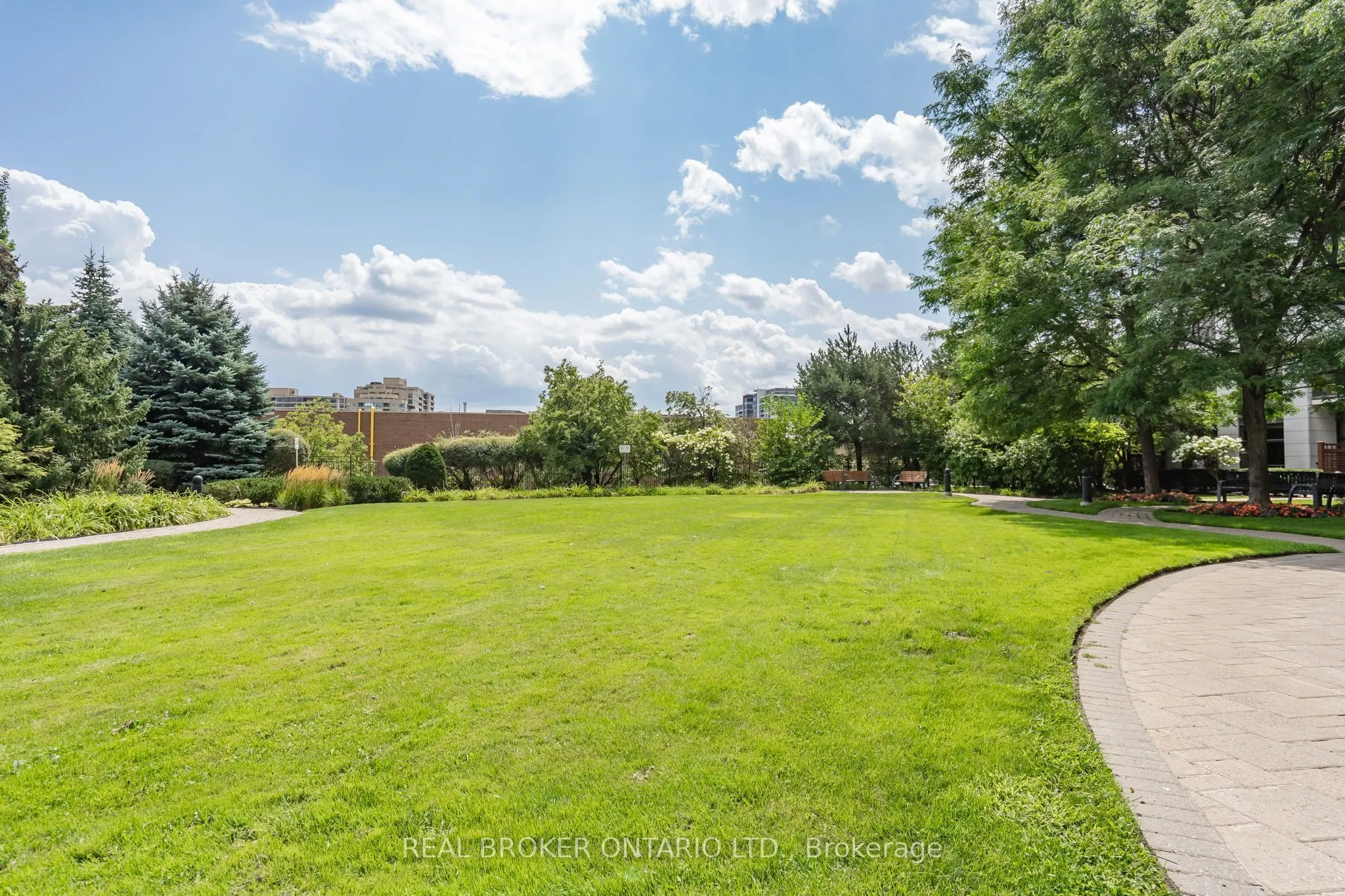 18 Harding Boulevard #PH208
