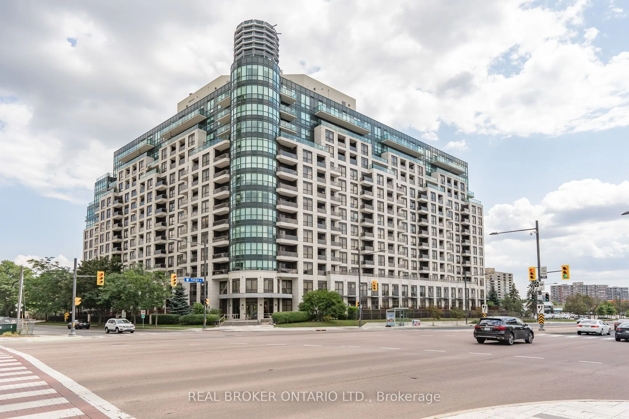 18 Harding Boulevard #PH208