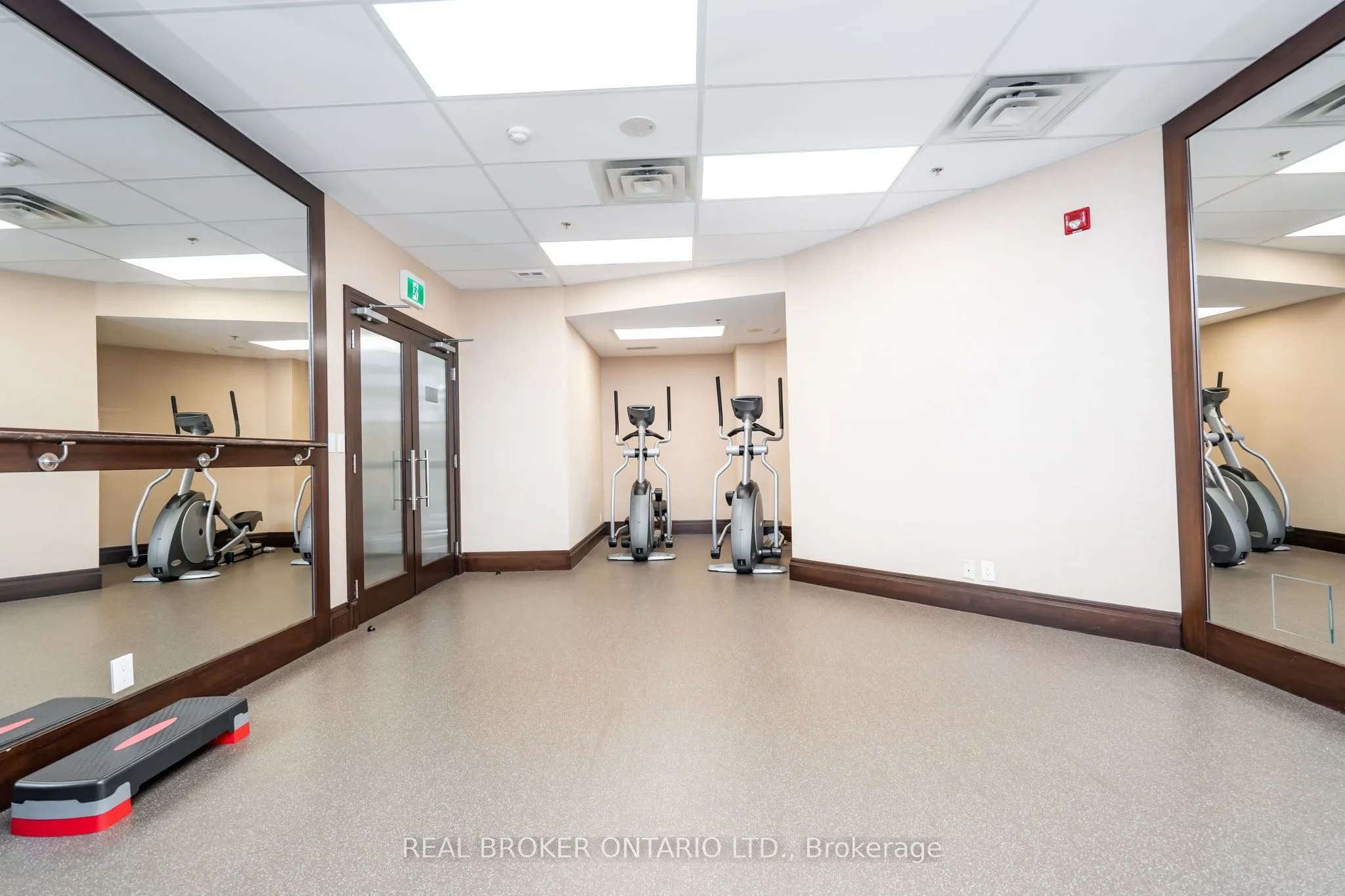 18 Harding Boulevard #PH208