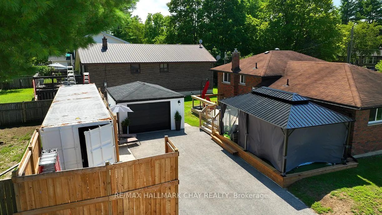 29 Lee Avenue