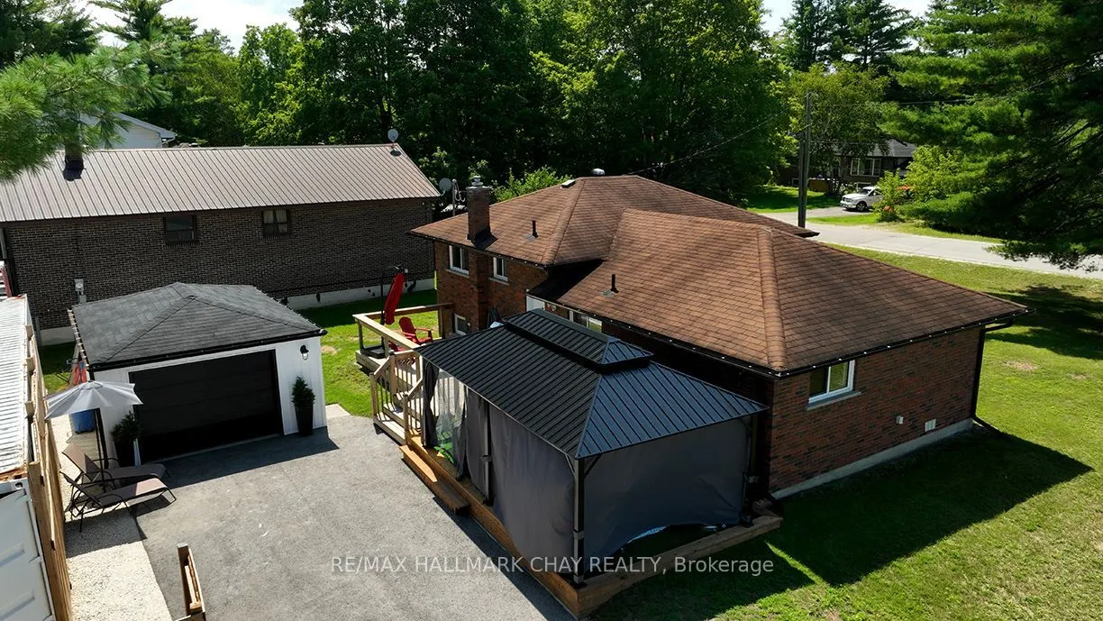 29 Lee Avenue