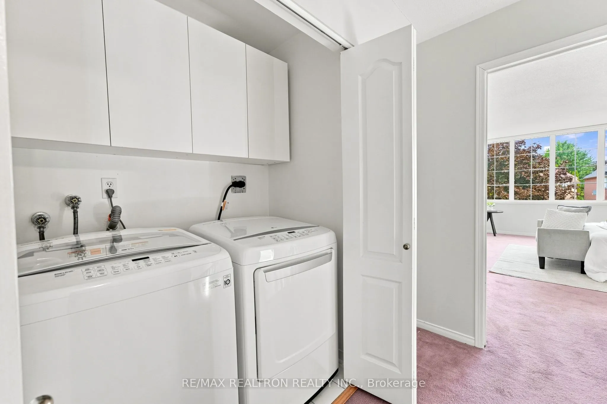 416 Heddle Crescent