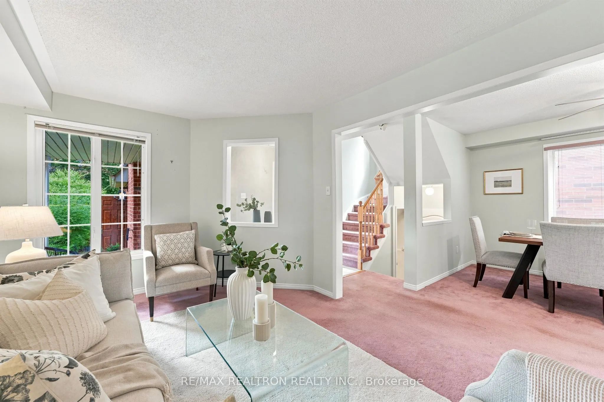 416 Heddle Crescent