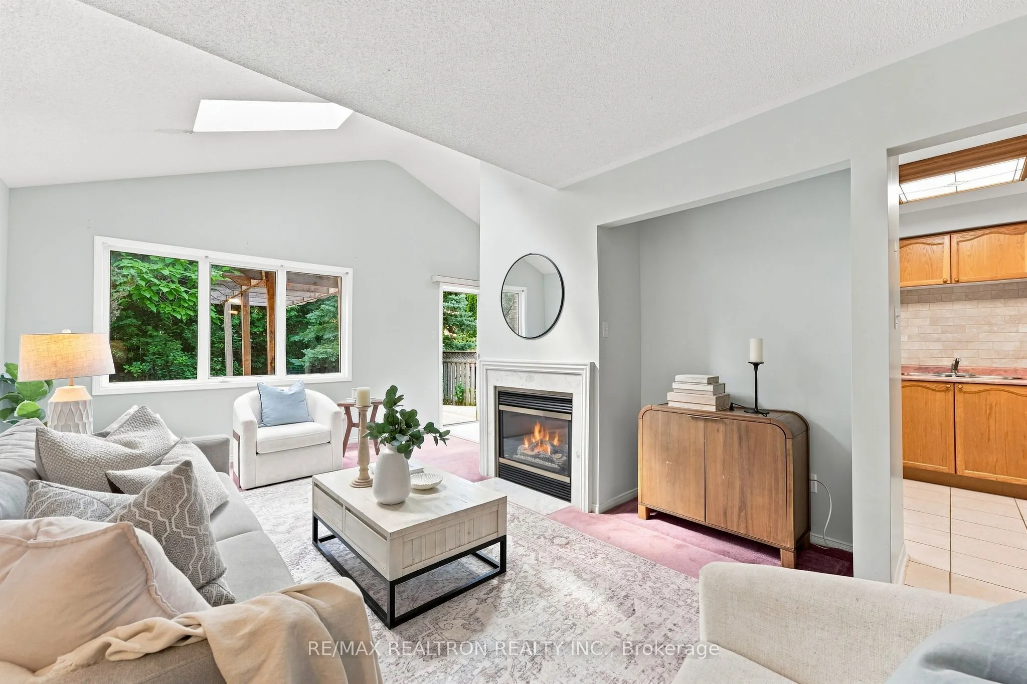 416 Heddle Crescent