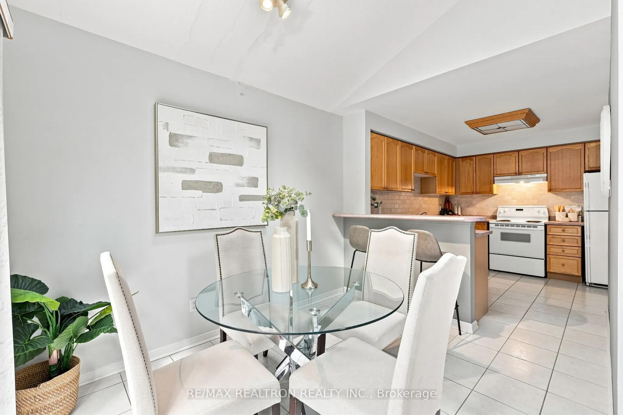 416 Heddle Crescent