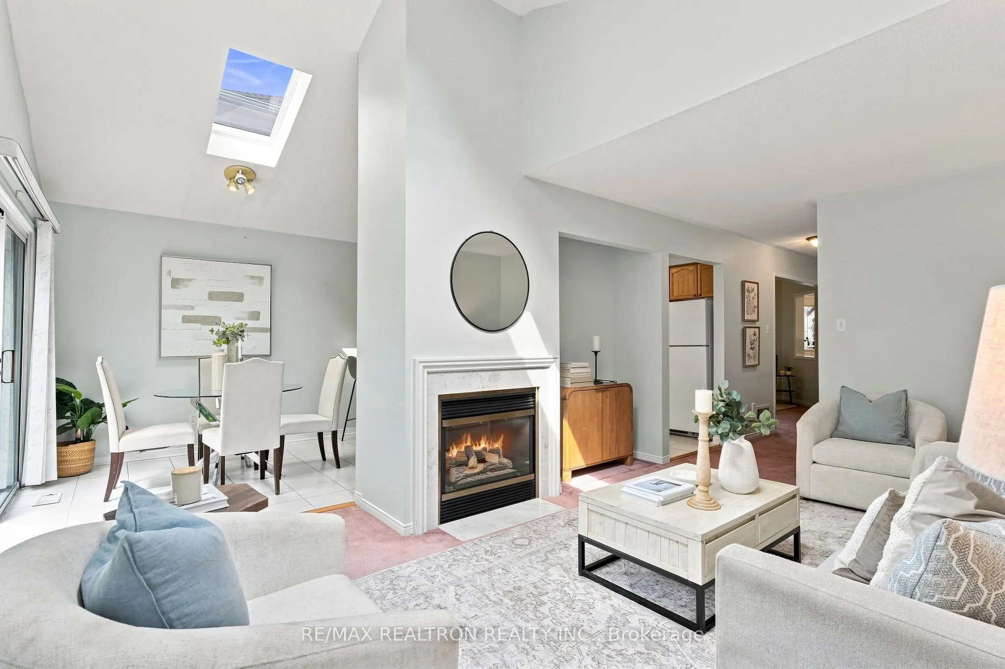 416 Heddle Crescent