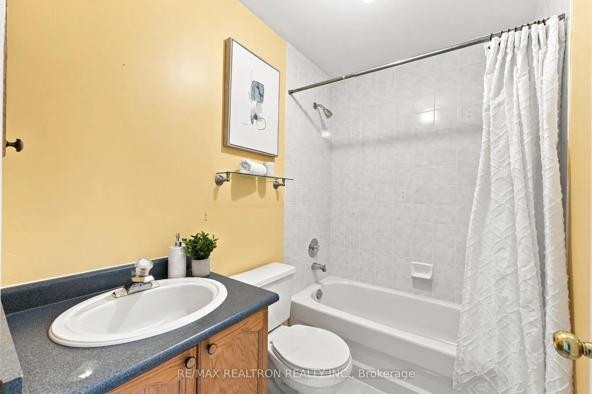 416 Heddle Crescent