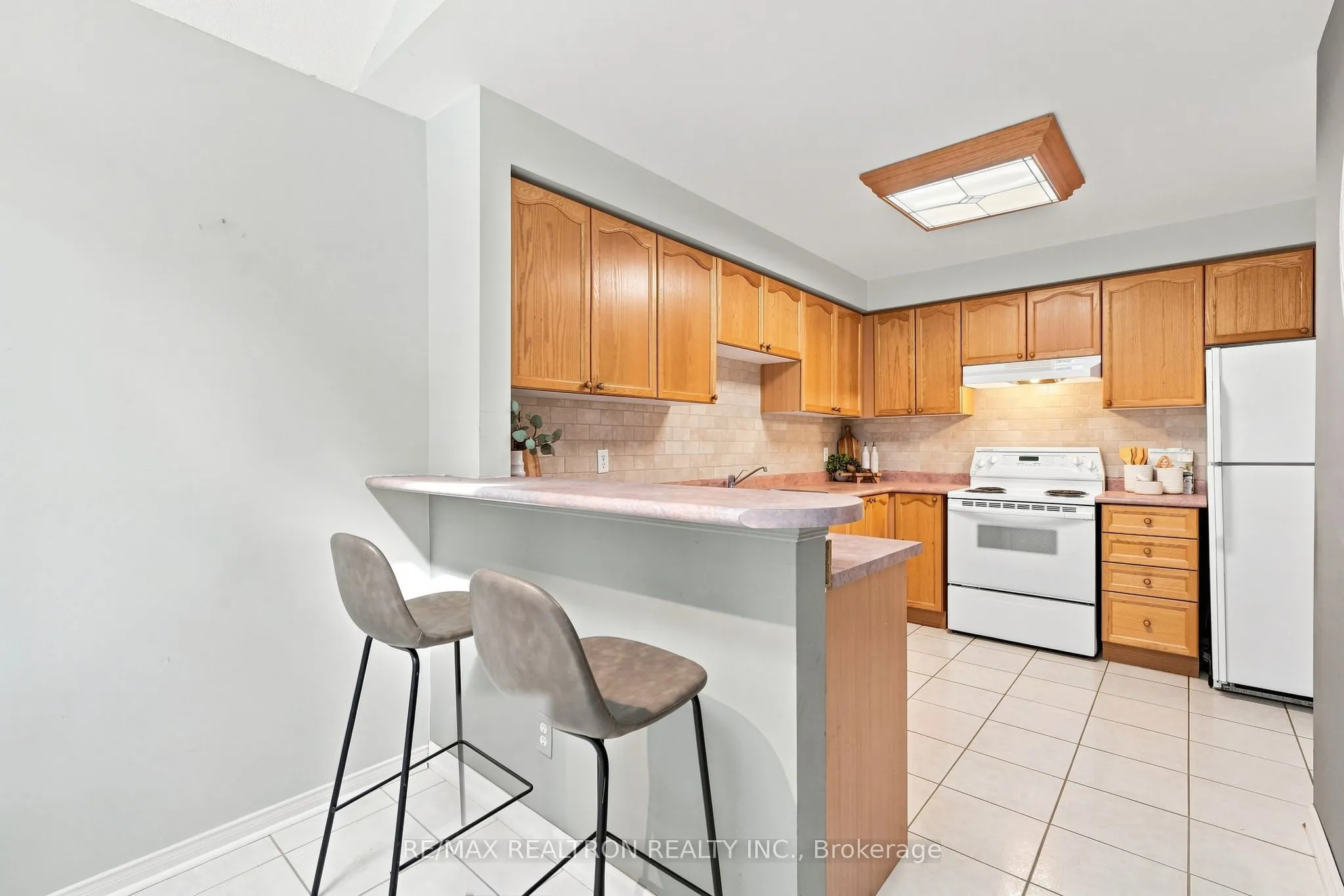 416 Heddle Crescent