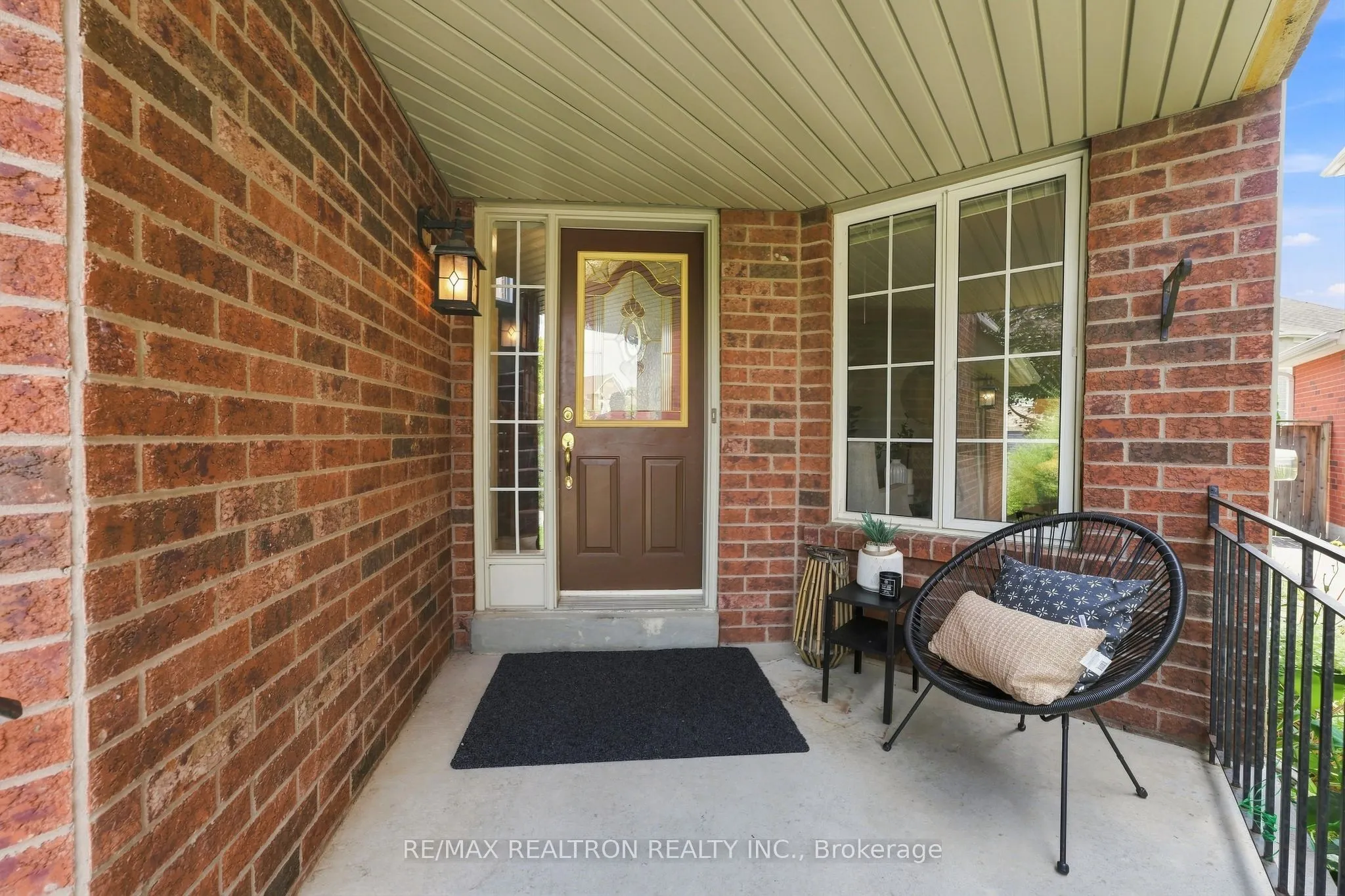 416 Heddle Crescent