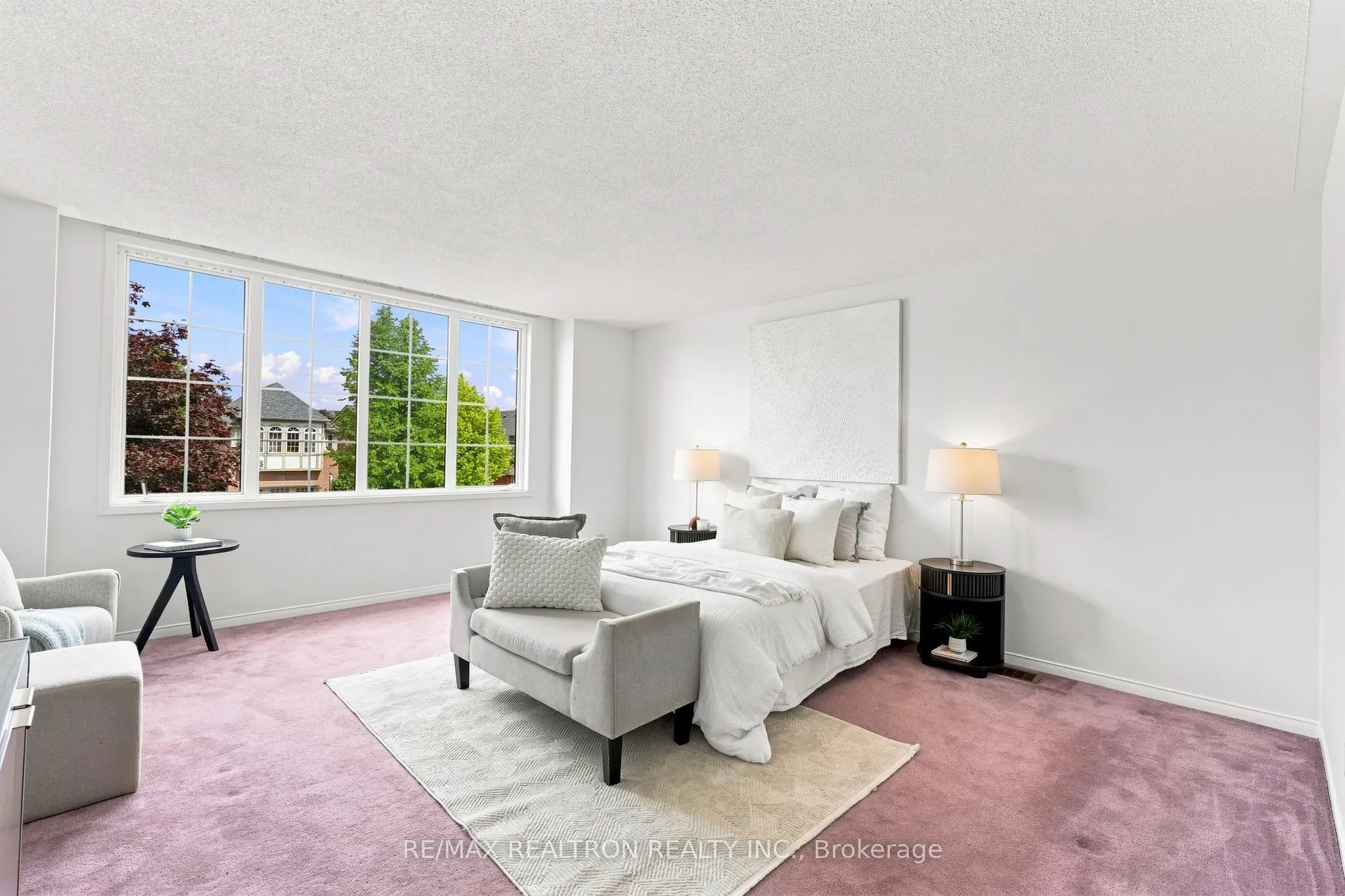 416 Heddle Crescent
