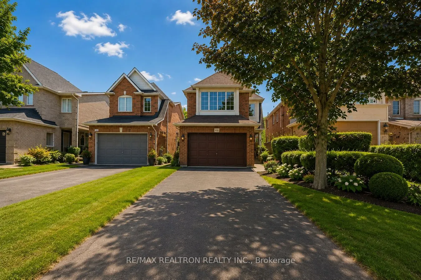 416 Heddle Crescent