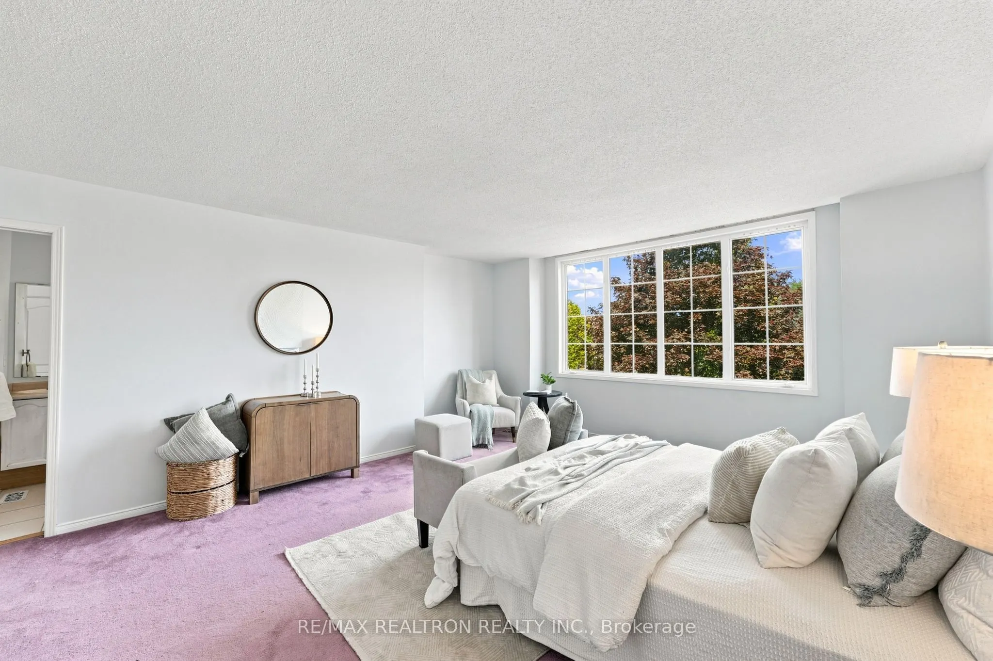 416 Heddle Crescent